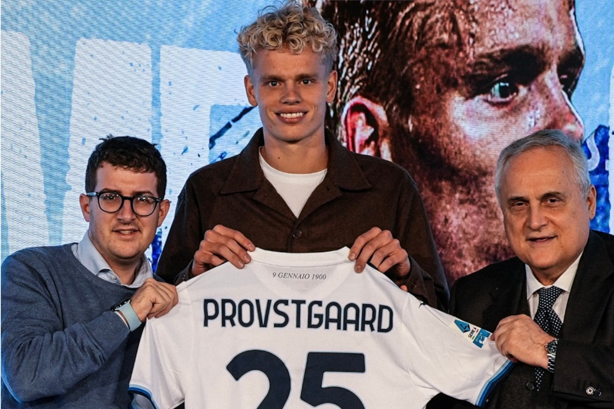 Tan binh dac biet nhat phien cho giua mua hinh anh