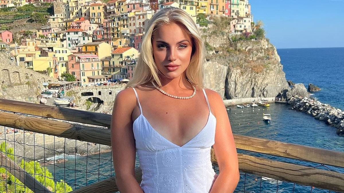 Nu cau thu dep nhat the gioi thoat canh that nghiep hinh anh