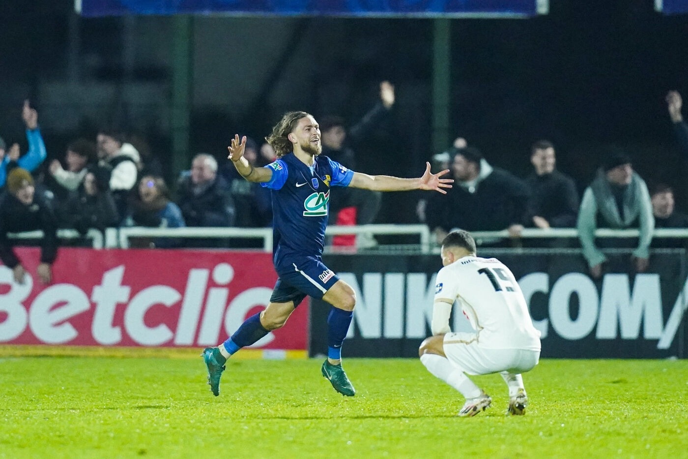 Dia chan xay ra o Cup quoc gia Phap hinh anh