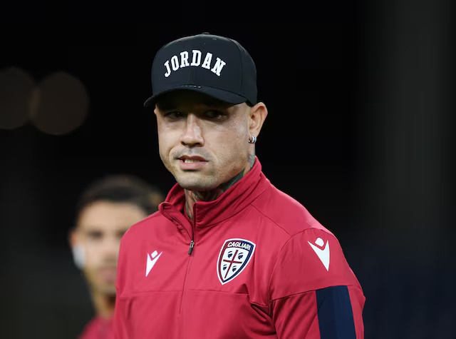 Nainggolan pha vo su im lang sau khi bi bat hinh anh