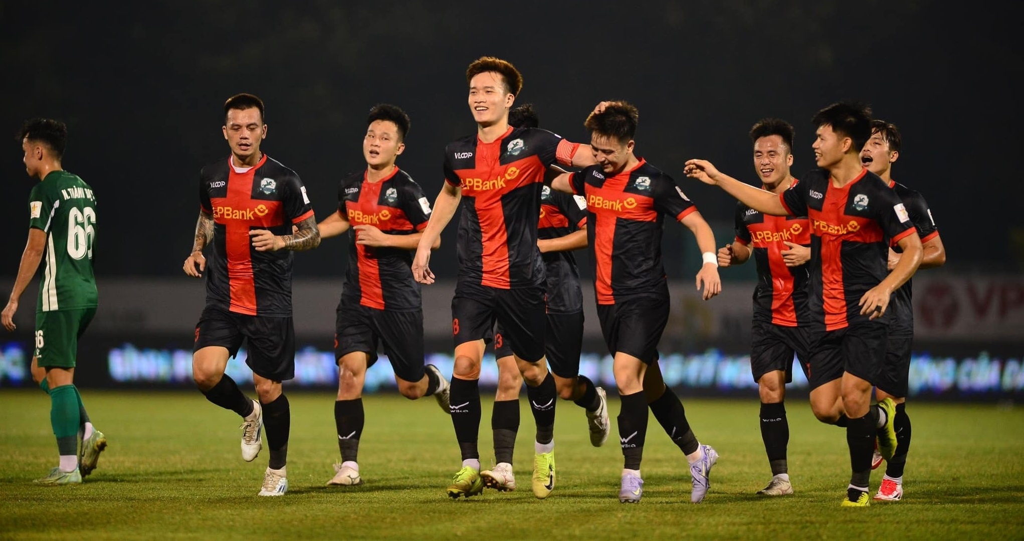 Hoang Duc lap sieu pham o giai hang Nhat hinh anh