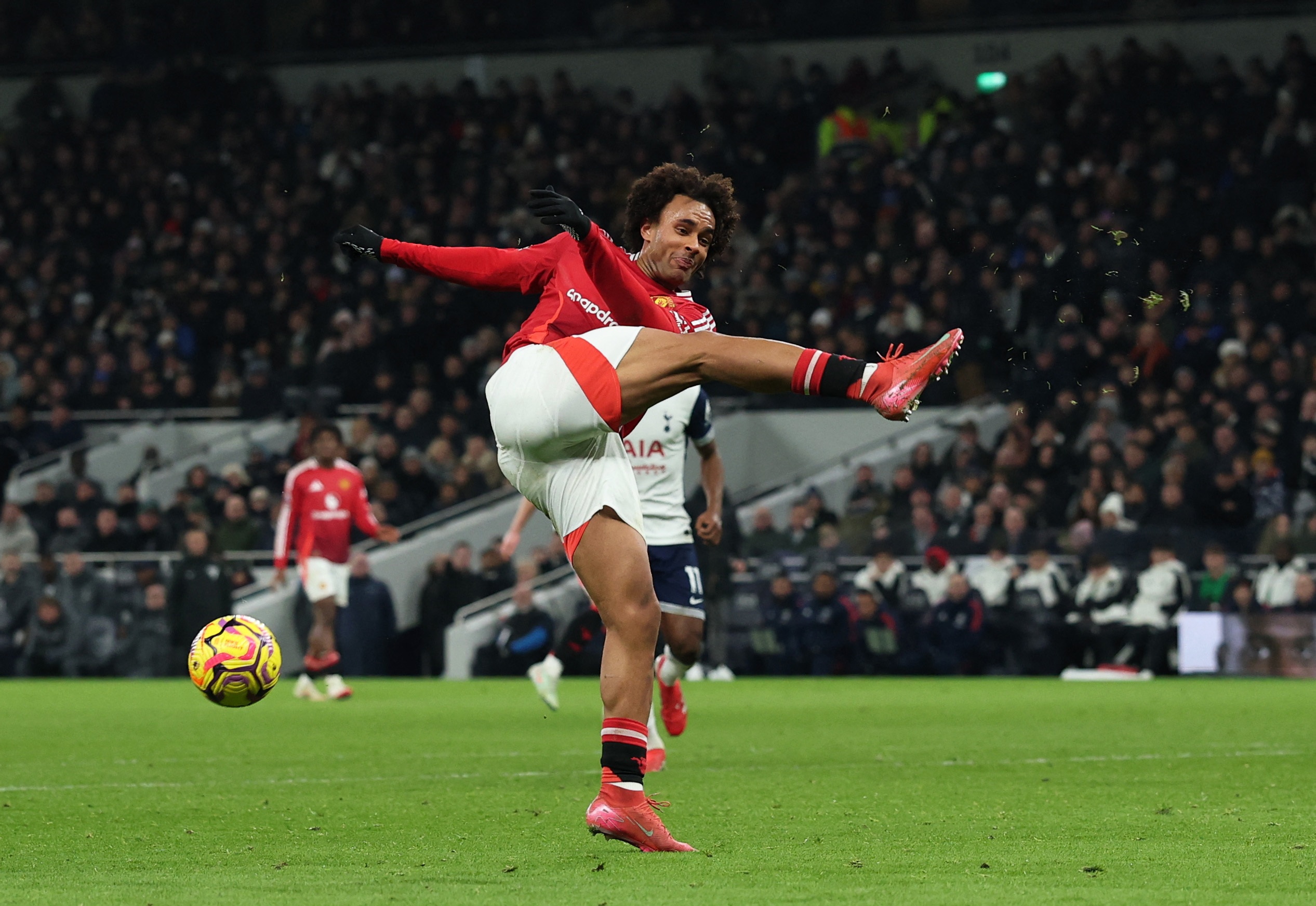 Chan sut dut diem kem nhat Premier League hinh anh