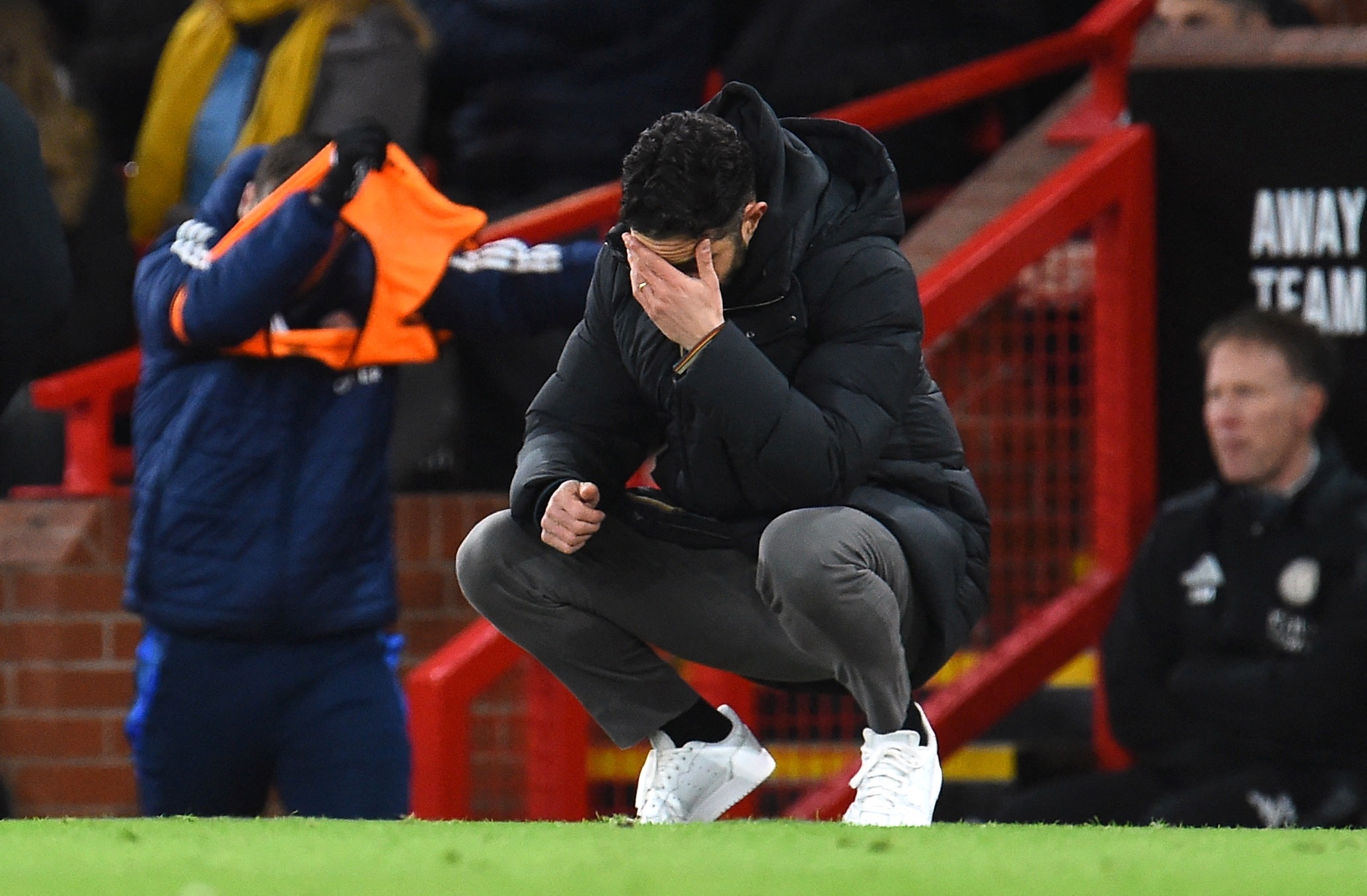 Manchester United khong loi thoat hinh anh