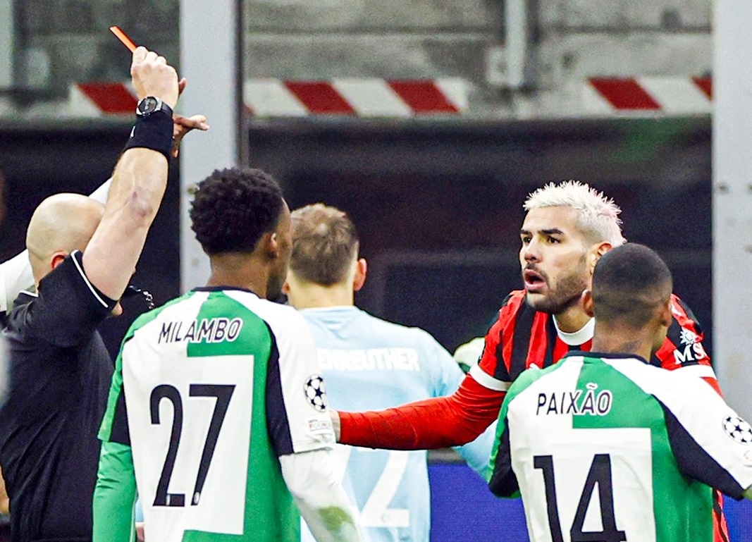 CDV AC Milan noi gian voi Theo Hernandez hinh anh