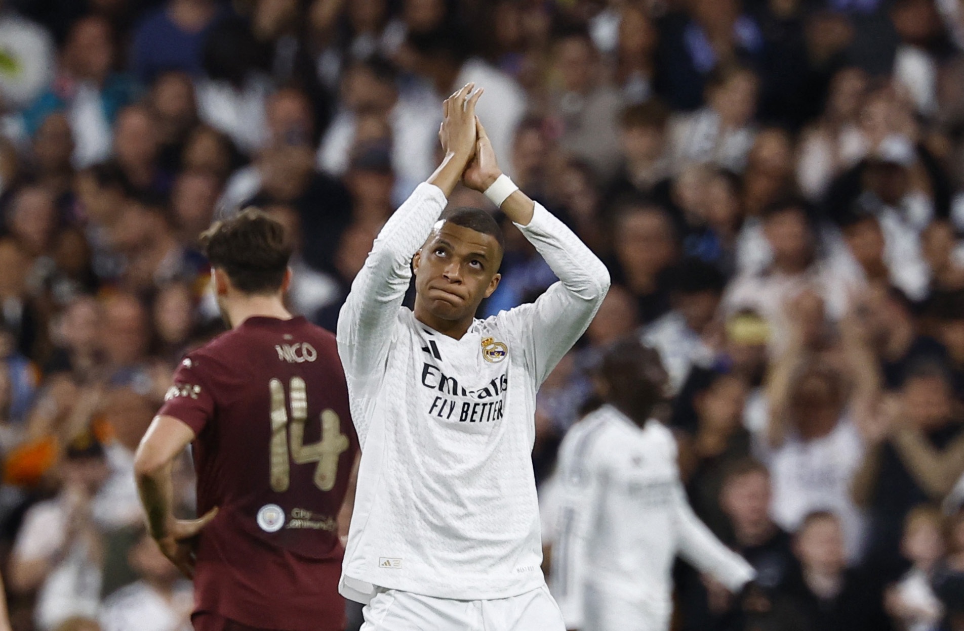 Mbappe lap ky tich chua tung co hinh anh