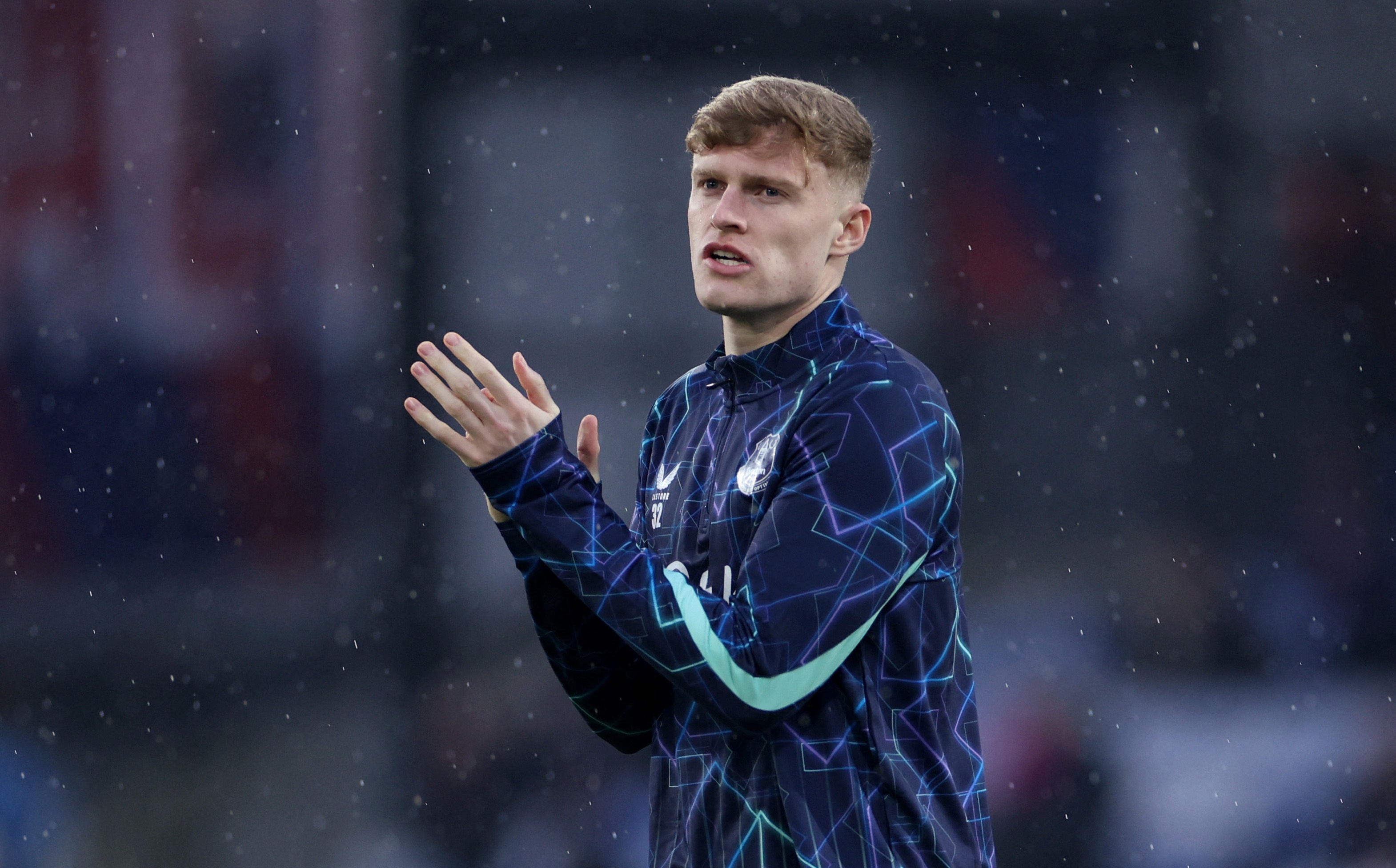 Manchester United pham sai lam khi khong mua Branthwaite hinh anh