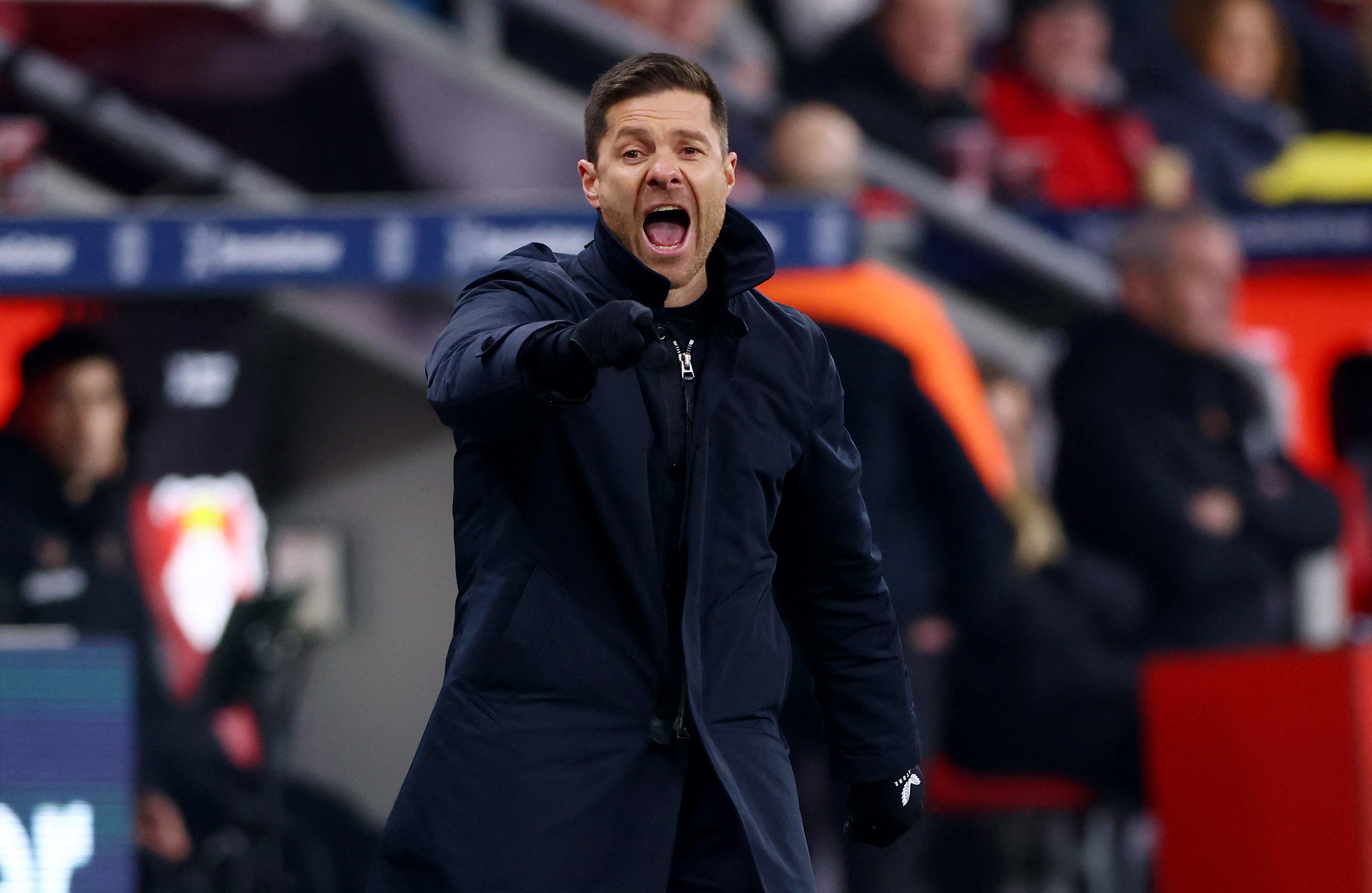 Xabi Alonso sap dinh doat tuong lai tai Leverkusen hinh anh