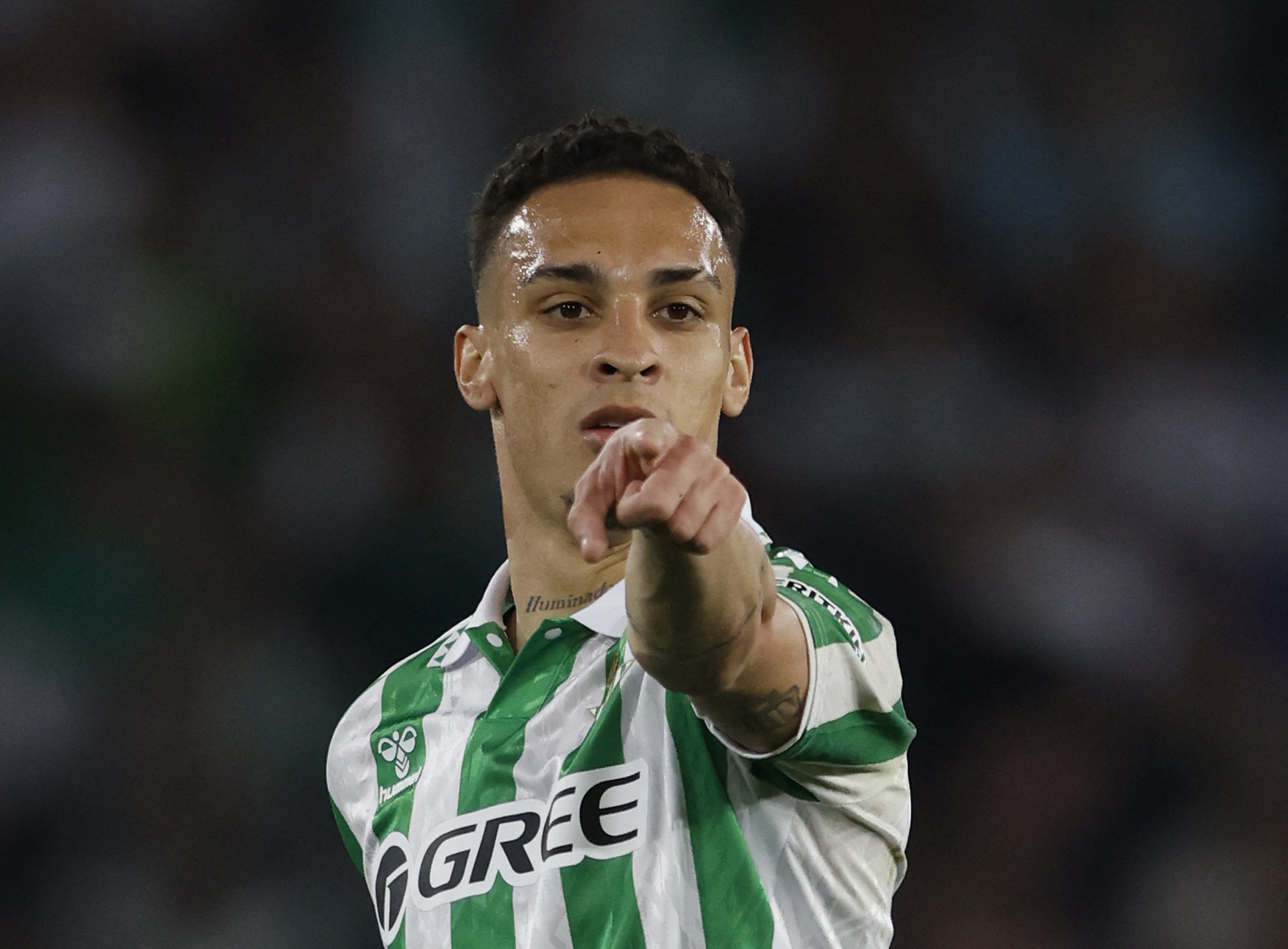 Antony 'tu ban vao chan' trong ngay thang hoa hinh anh