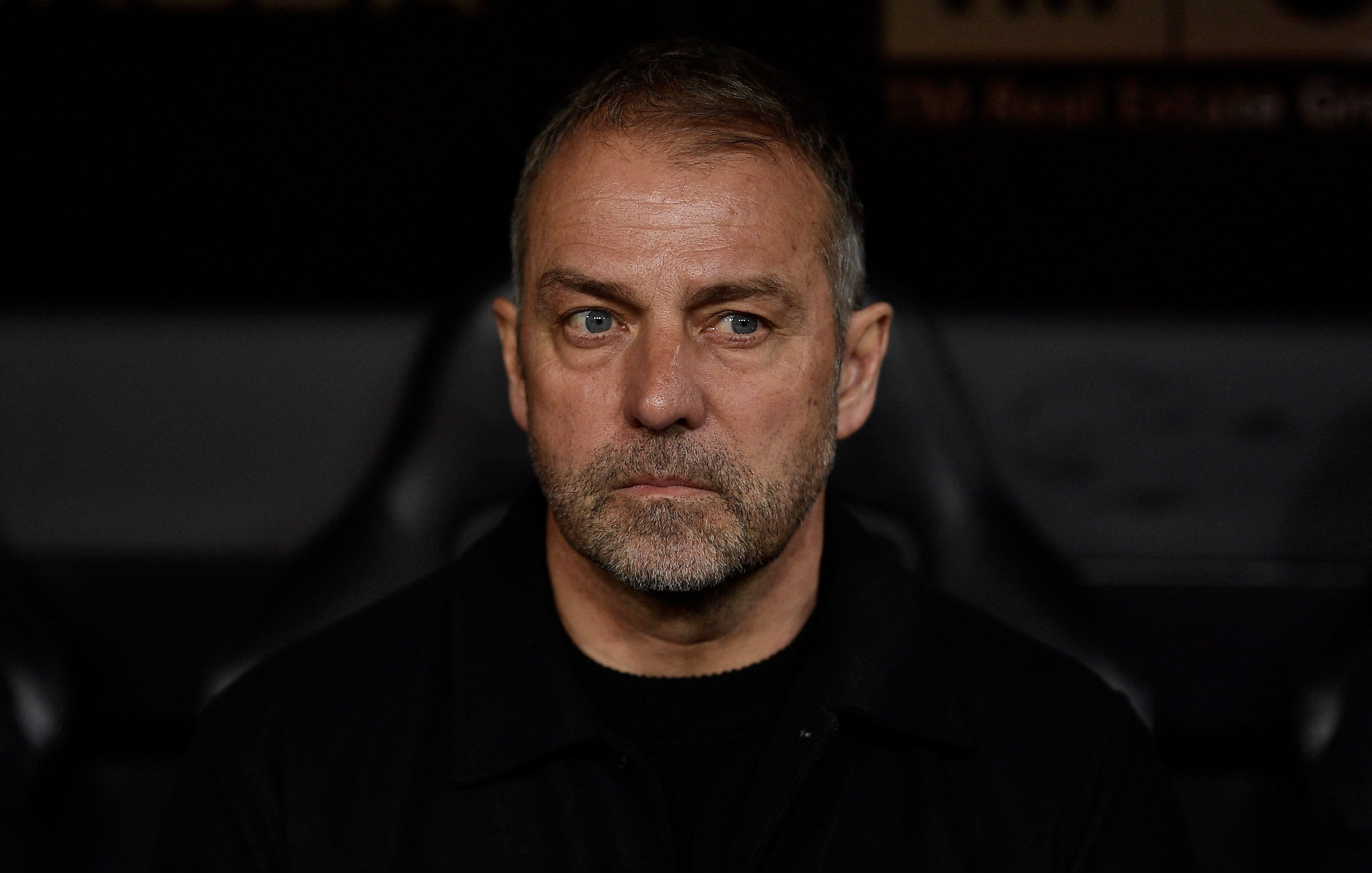 Flick buoc vao thang dinh menh cung Barcelona hinh anh