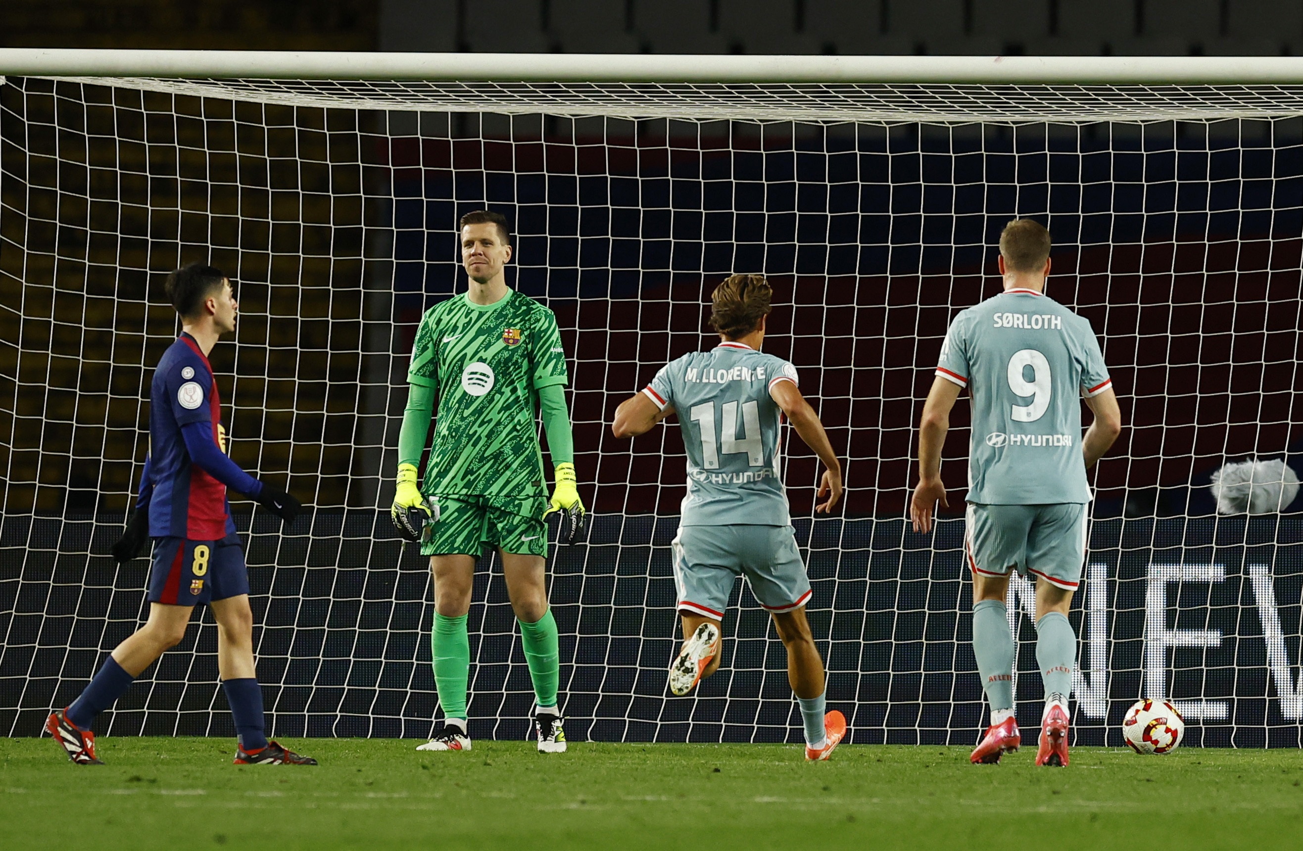 Nhuoc diem lon cua Barcelona hinh anh