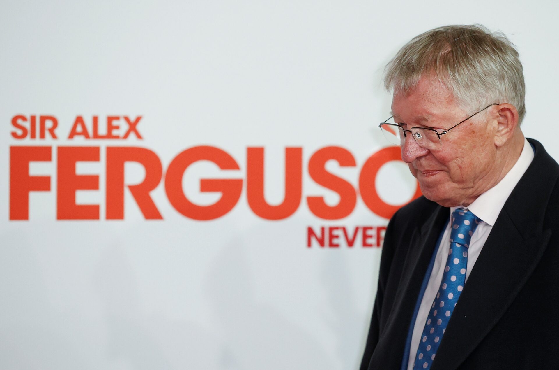 Sir Alex Ferguson bi chi trich hinh anh