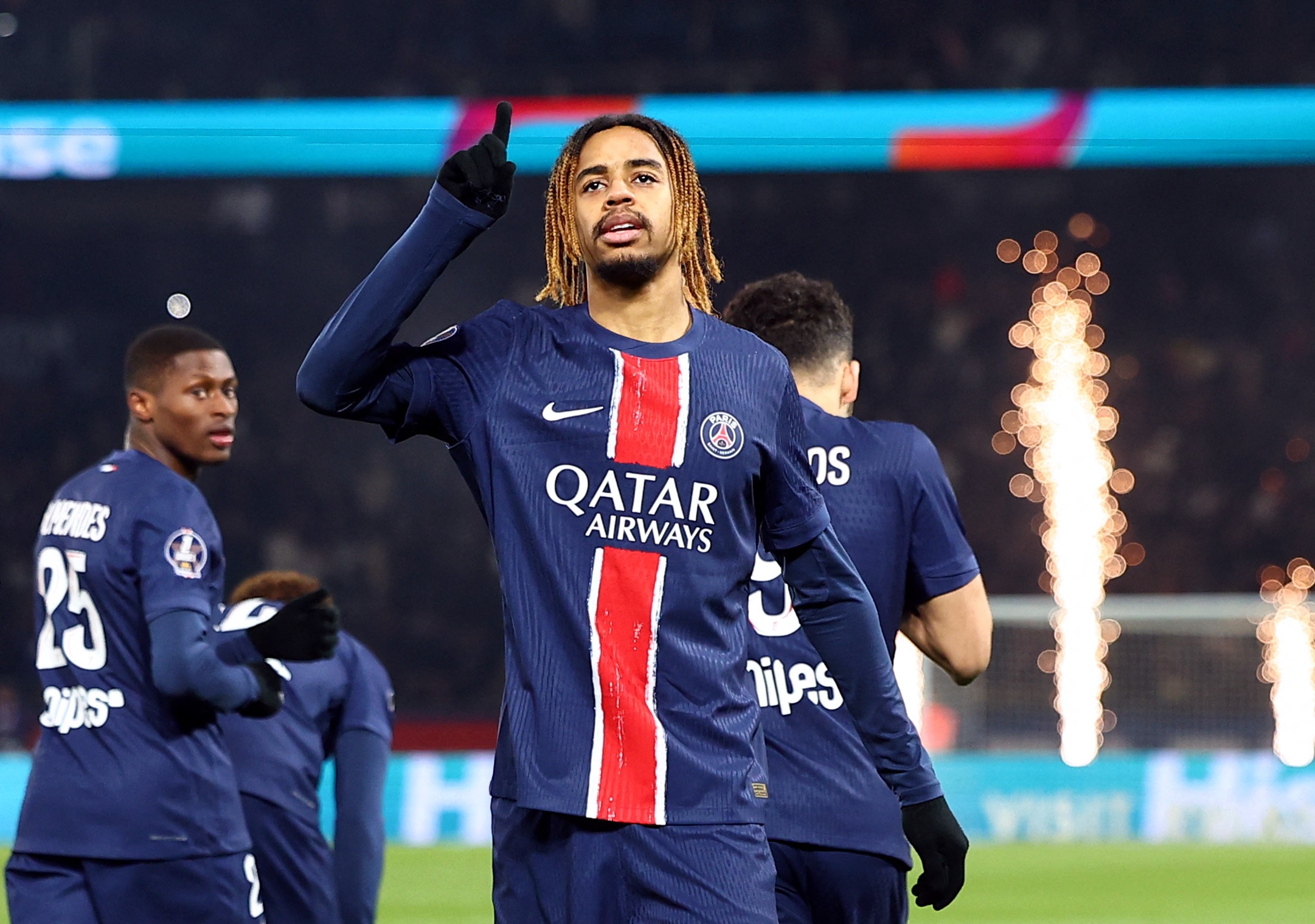 Doi bong dang so nhat chau Au hien tai hinh anh