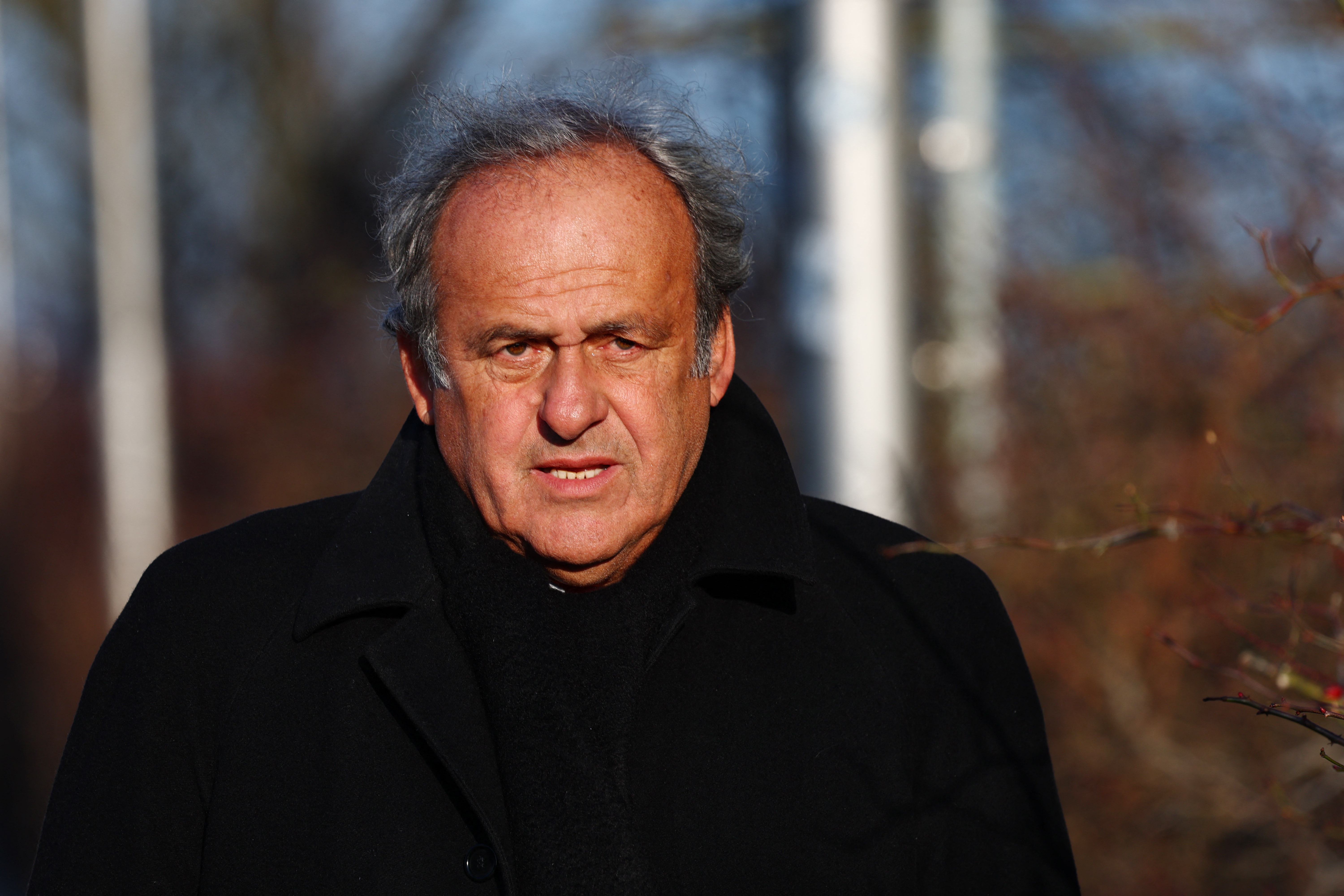 Platini to FIFA no tien minh hinh anh