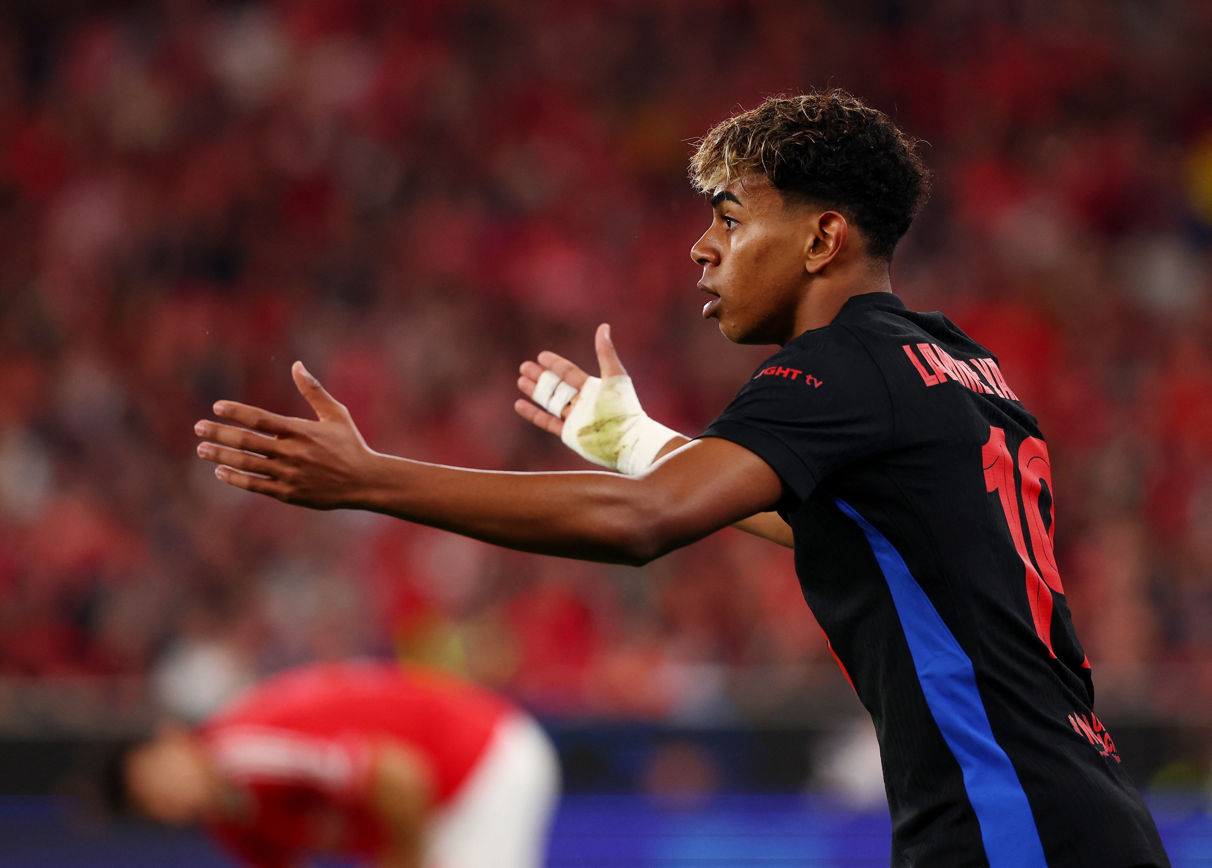 Barcelona lot xac ngoan muc hinh anh