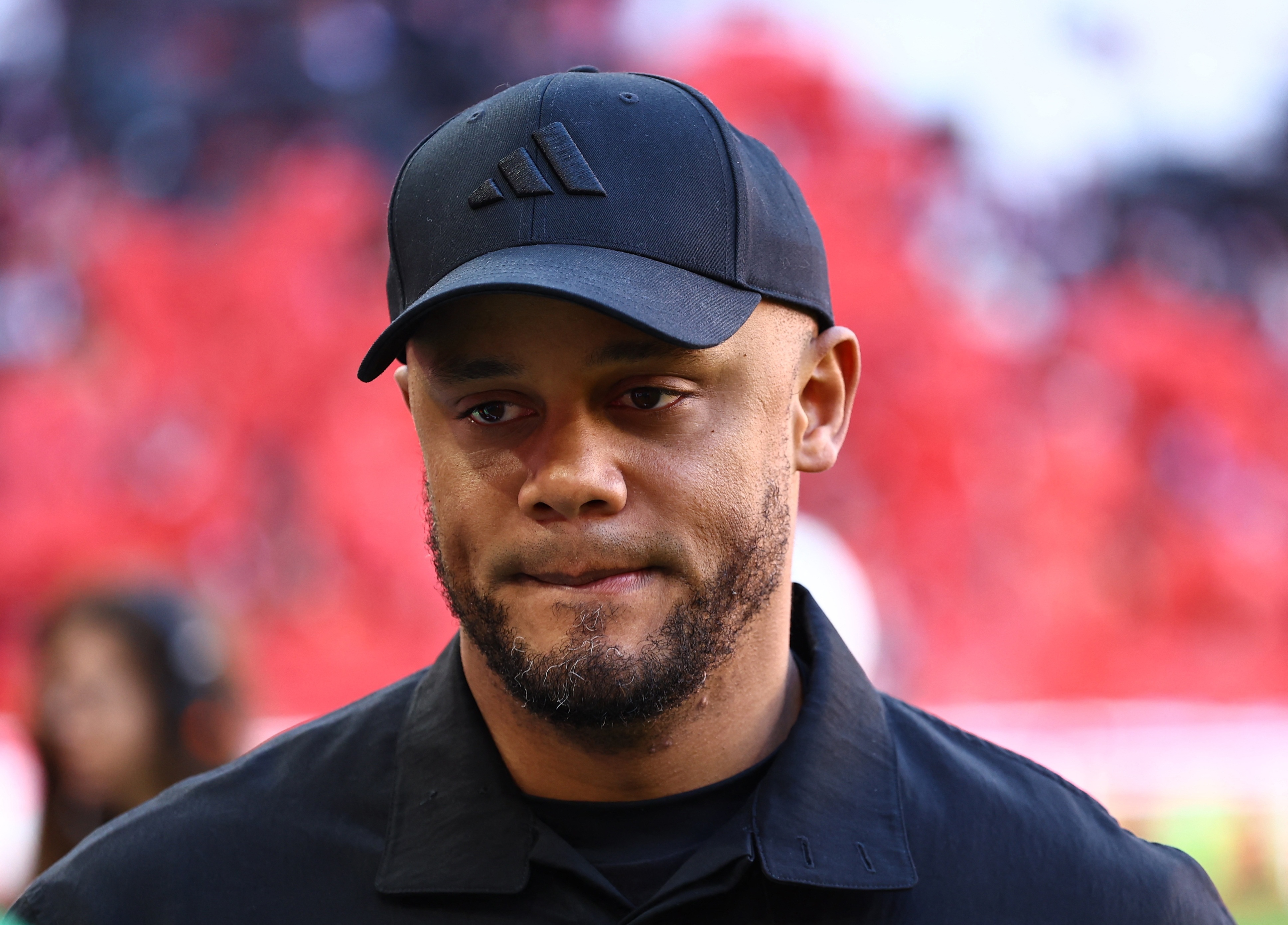 HLV Kompany noi gian sau tran thua kho tin hinh anh