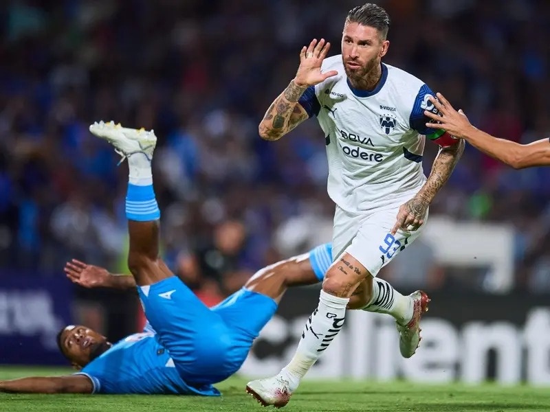 Sergio Ramos lai toa sang hinh anh