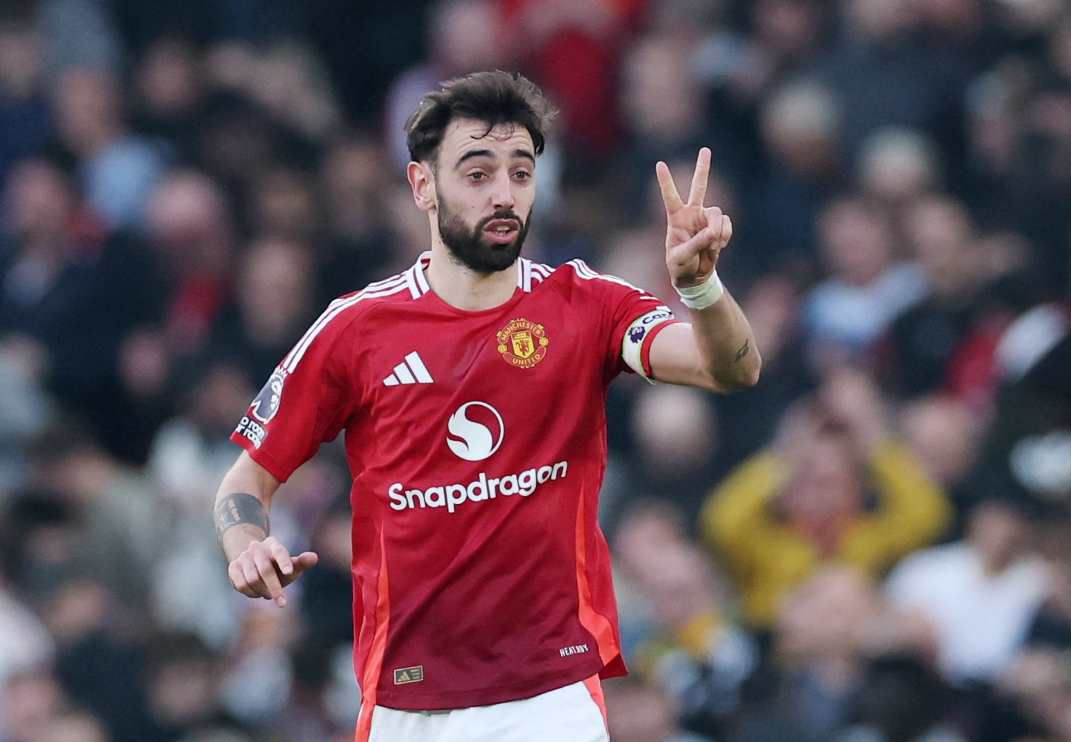 Keane, hay de yen cho Bruno Fernandes da hinh anh