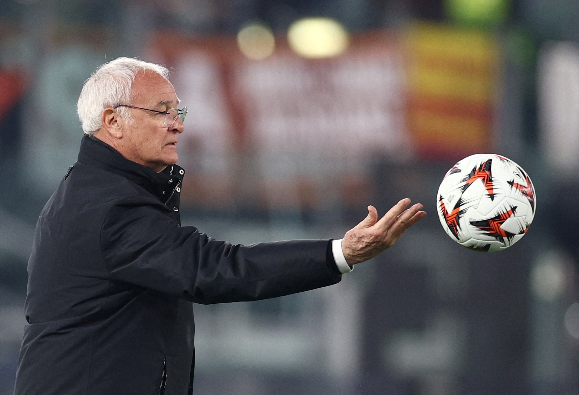 HLV Ranieri gay kinh ngac hinh anh