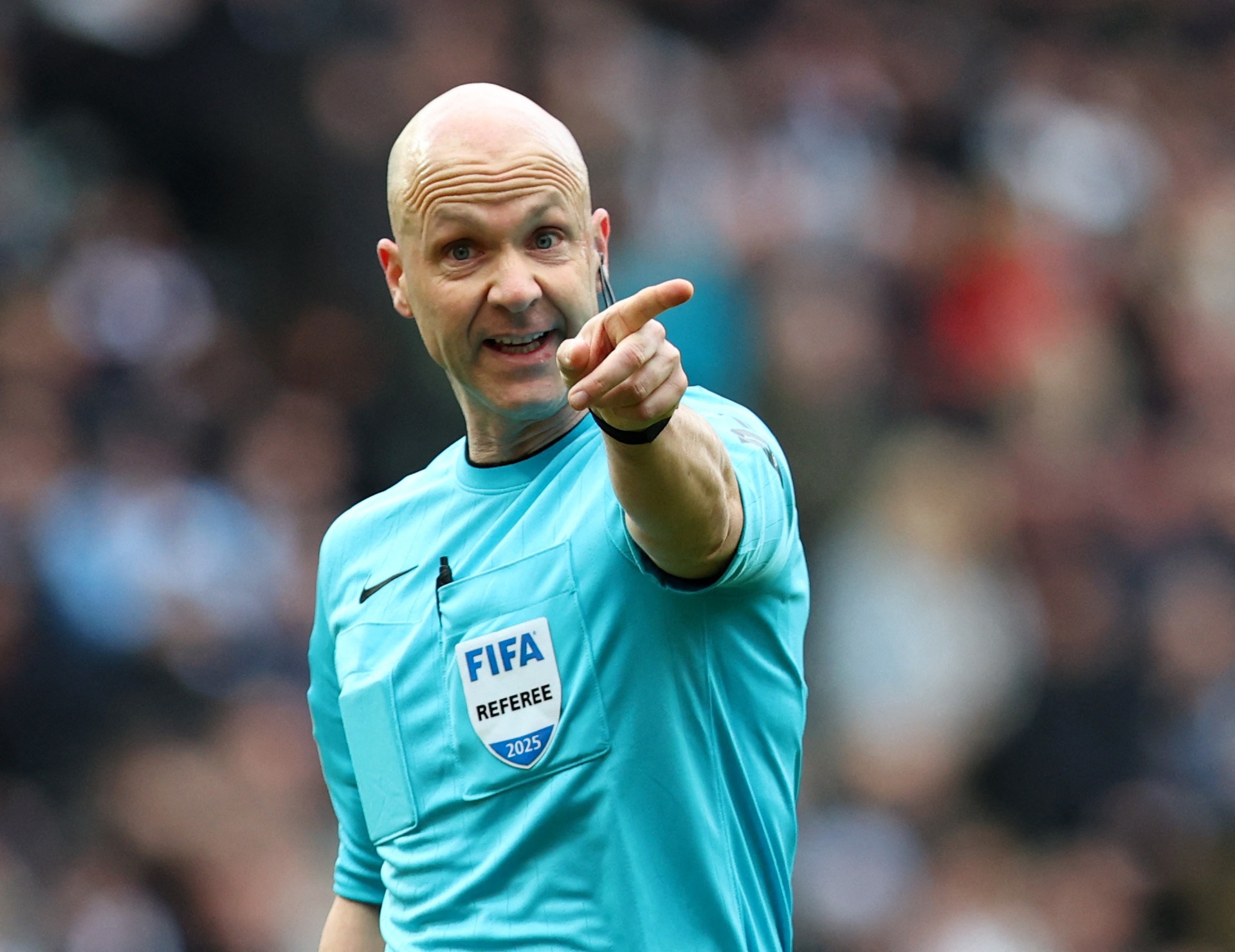 Ly do MU khong bi thoi phat den truoc Arsenal hinh anh