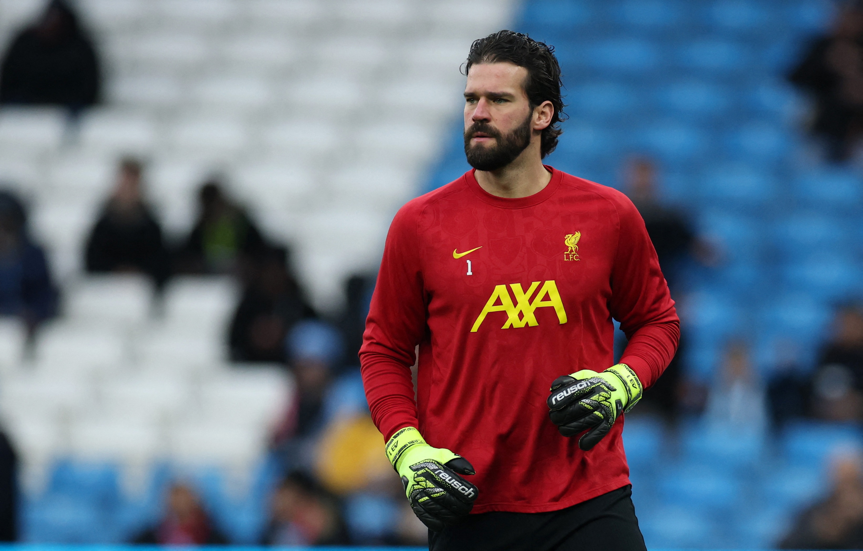 Cai bong khong lo cua Alisson hinh anh