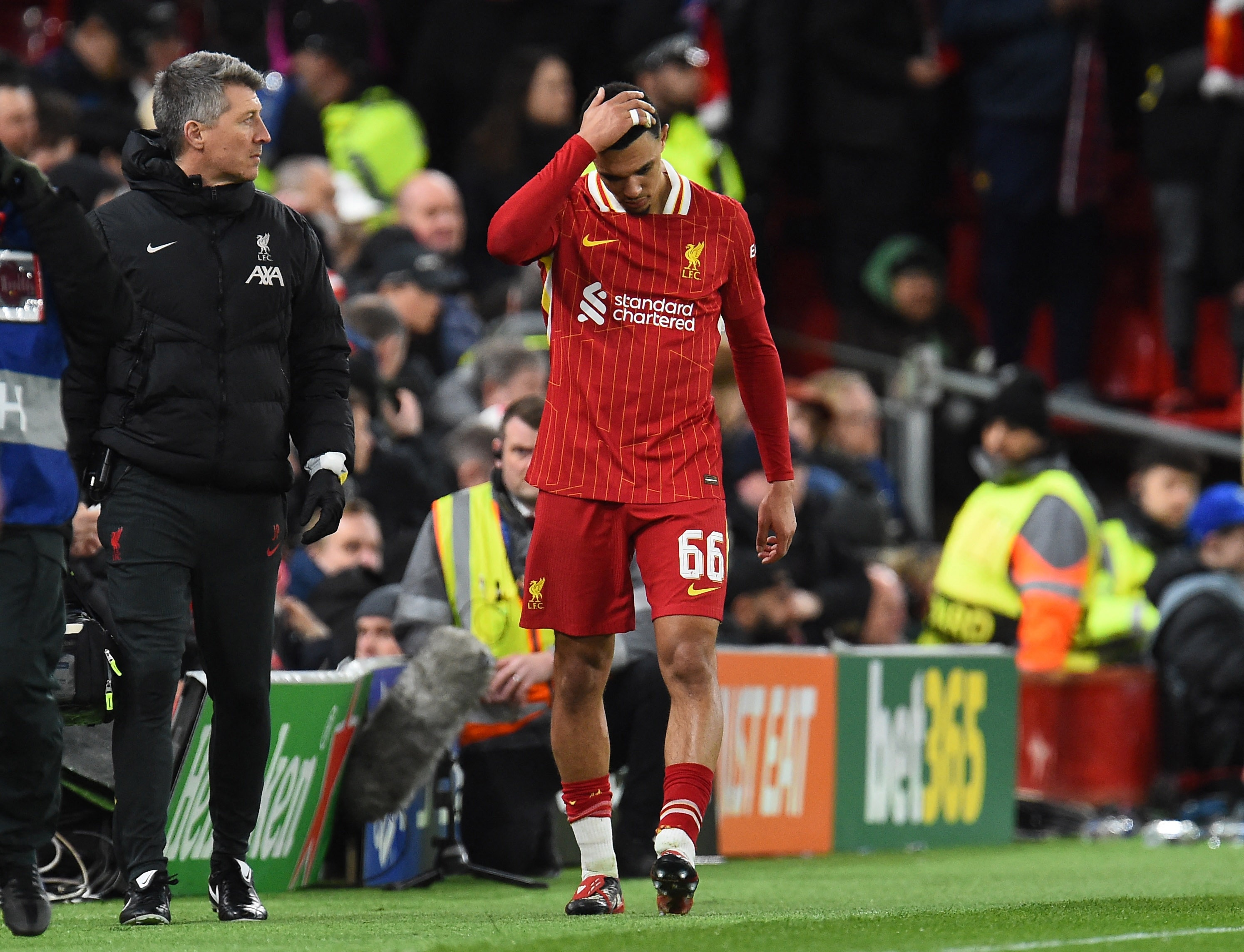 Tham hoa voi Liverpool hinh anh