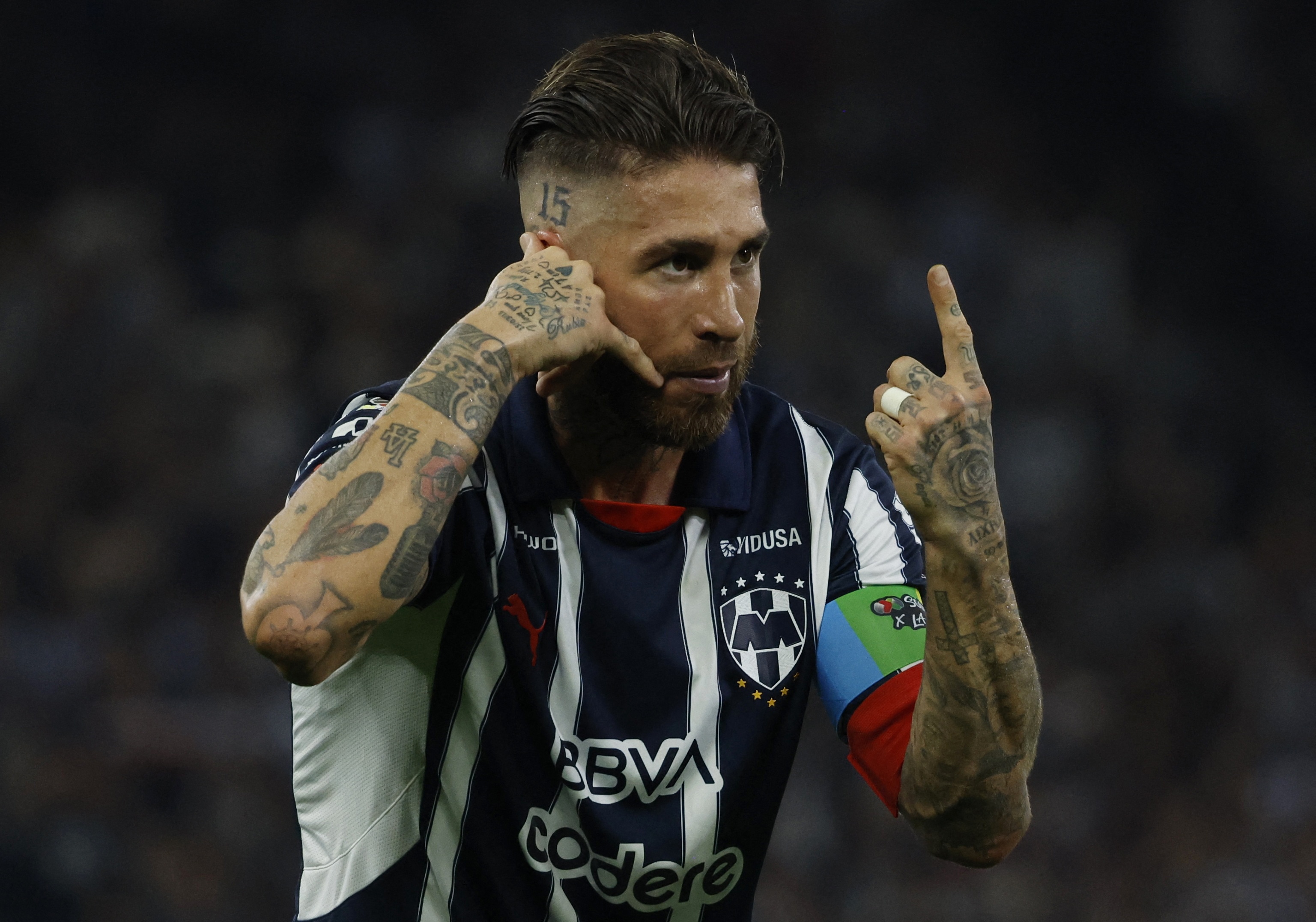 Ramos nhan trai dang dau tien tai Mexico hinh anh