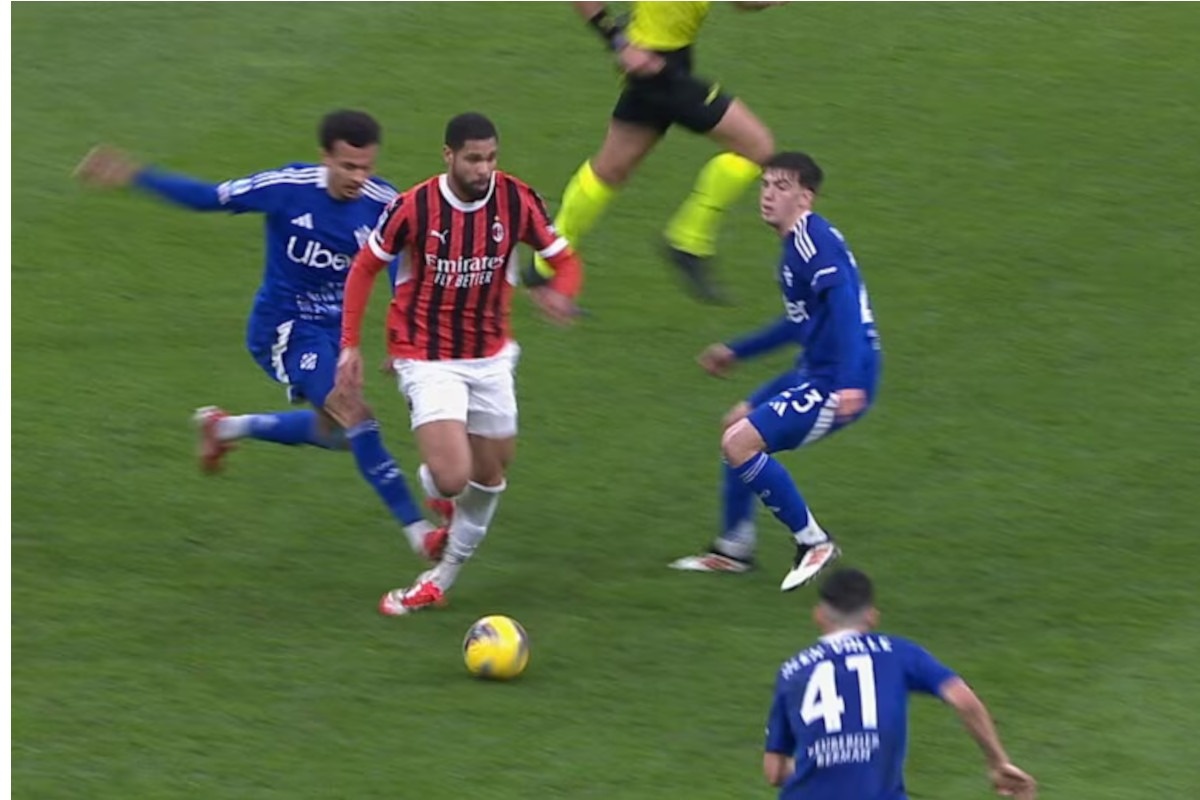 HLV Fabregas chi trich Dele Alli hinh anh