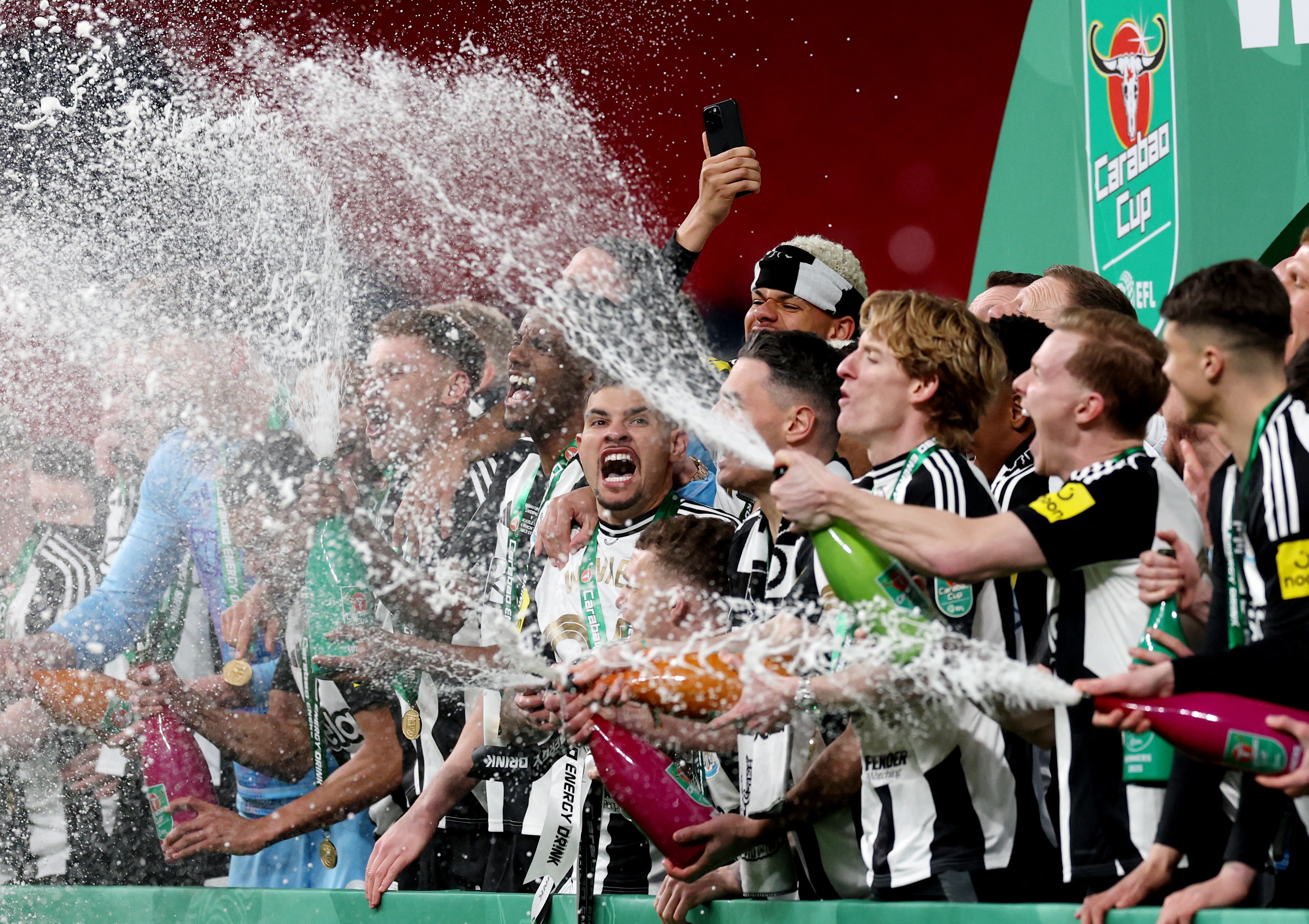 Lich su sang trang voi Newcastle hinh anh