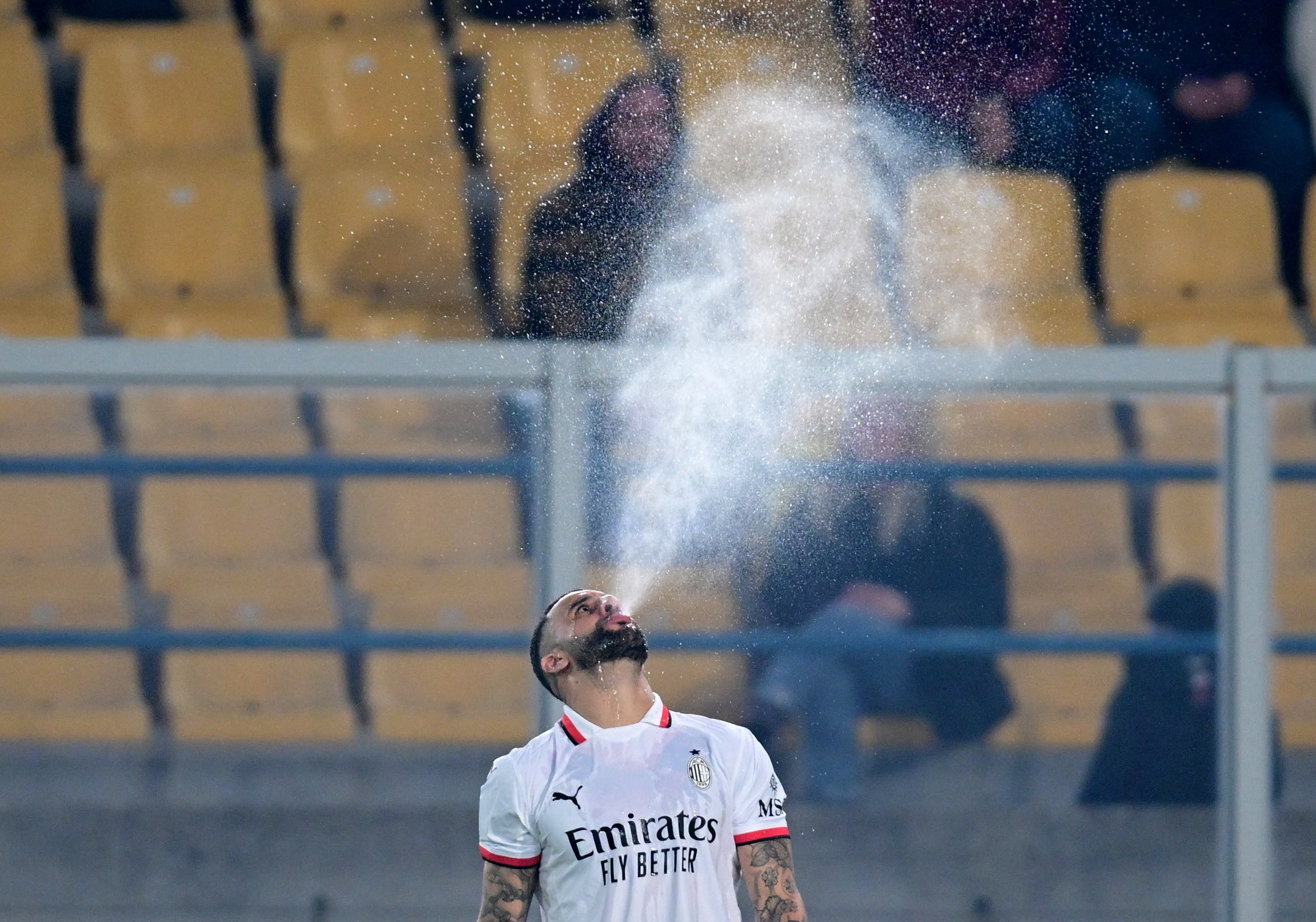 Tinh canh trai nguoc cua Felix va Walker hinh anh