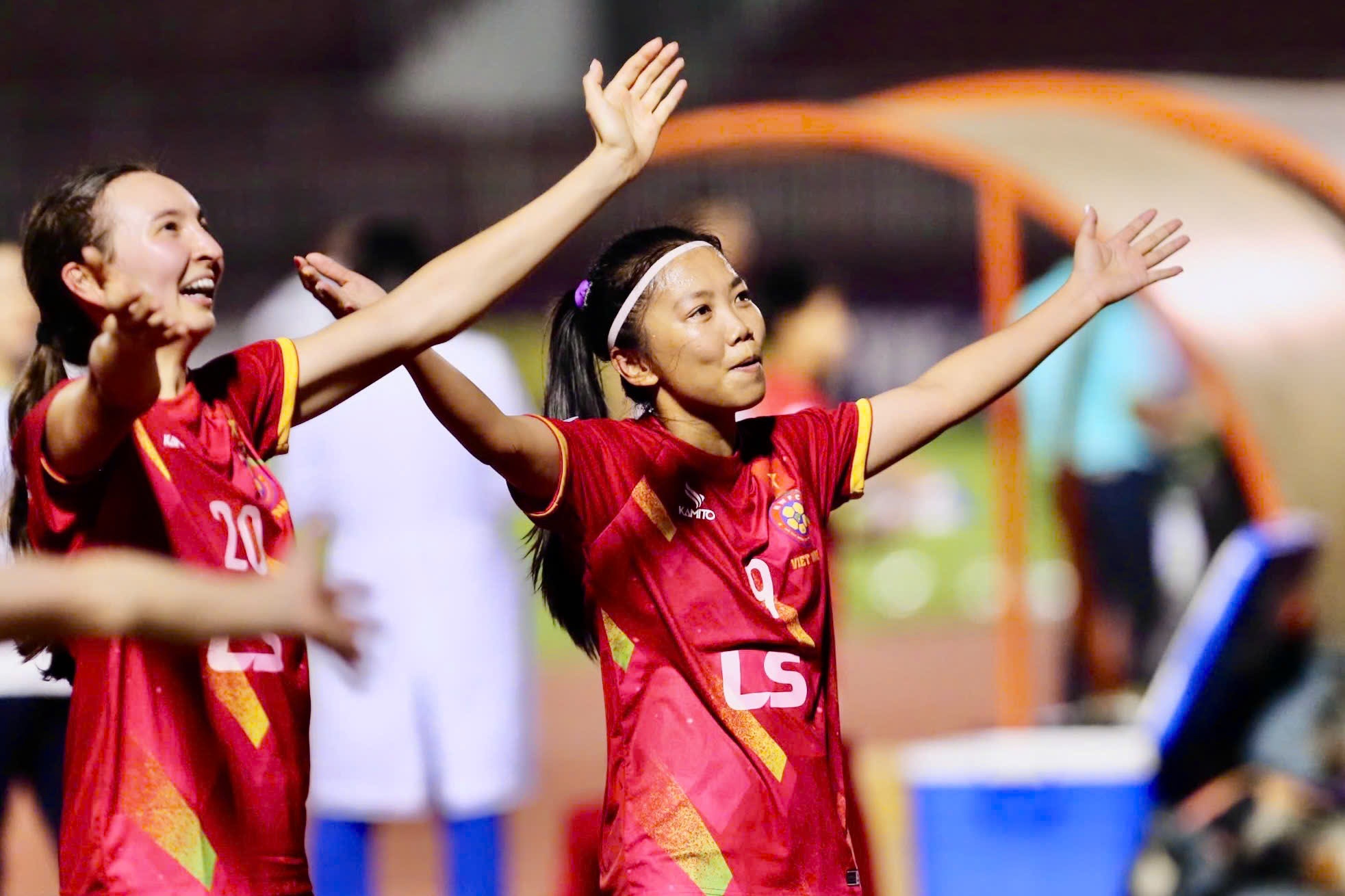 Doi cua Huynh Nhu tao con dia chan o AFC Champions League hinh anh