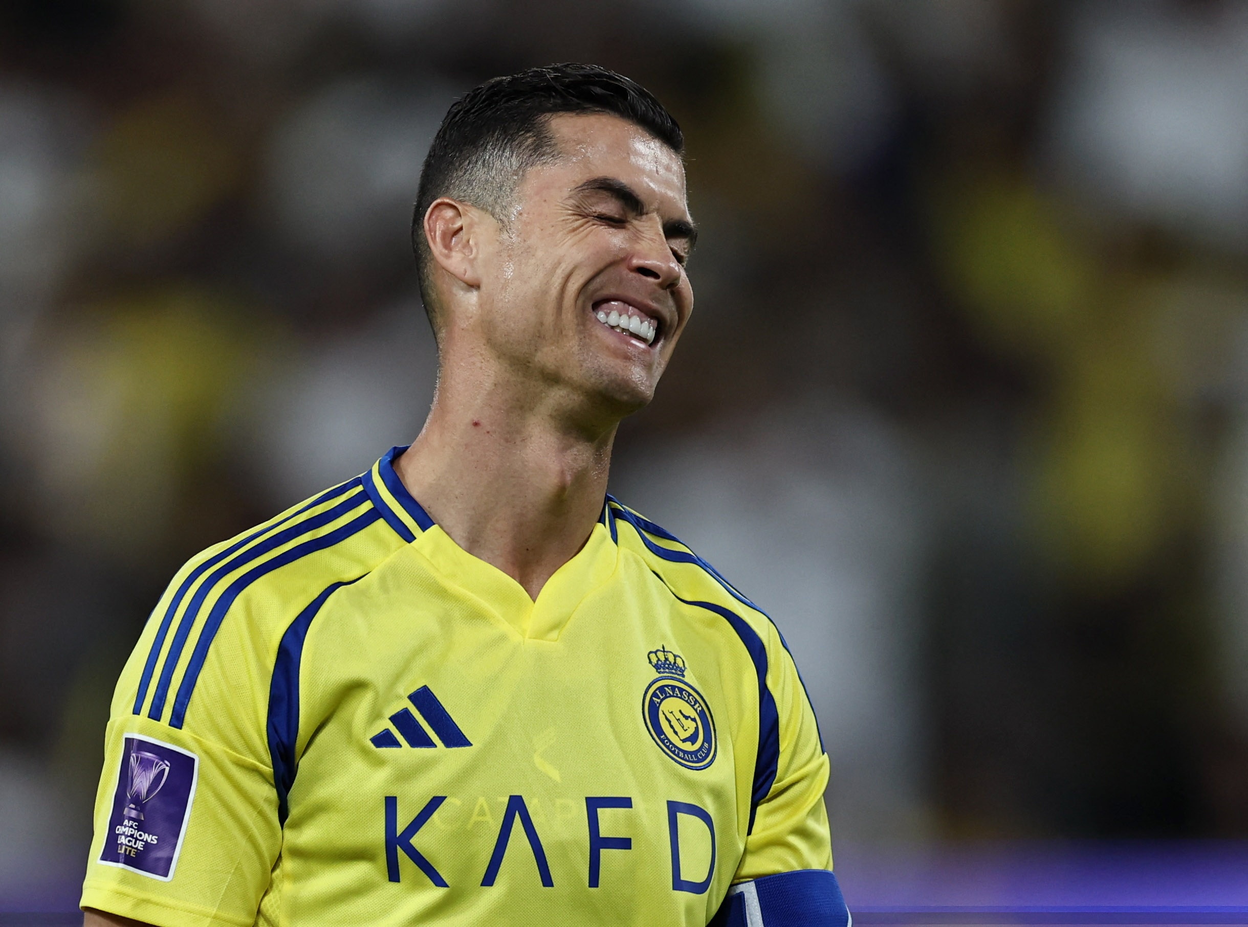 Ronaldo, Messi khuay dao thi truong chuyen nhuong hinh anh