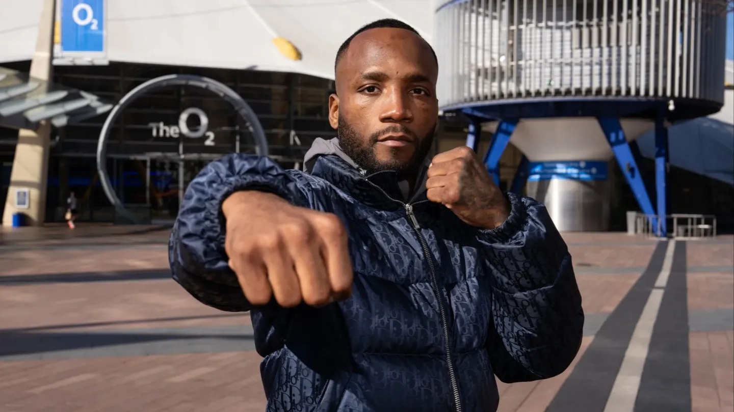 Vo si MMA lam nen lich su chi sau 4 giay hinh anh