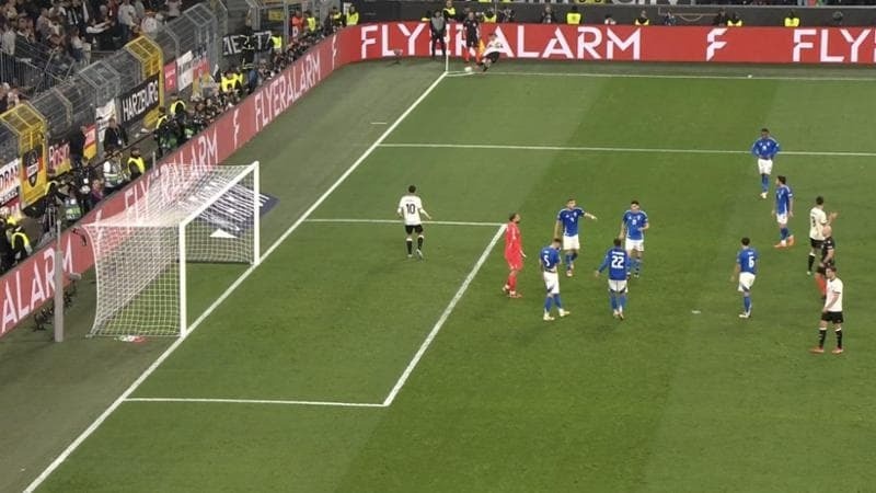 Bai da phat goc doc dao khien Italy be mat hinh anh