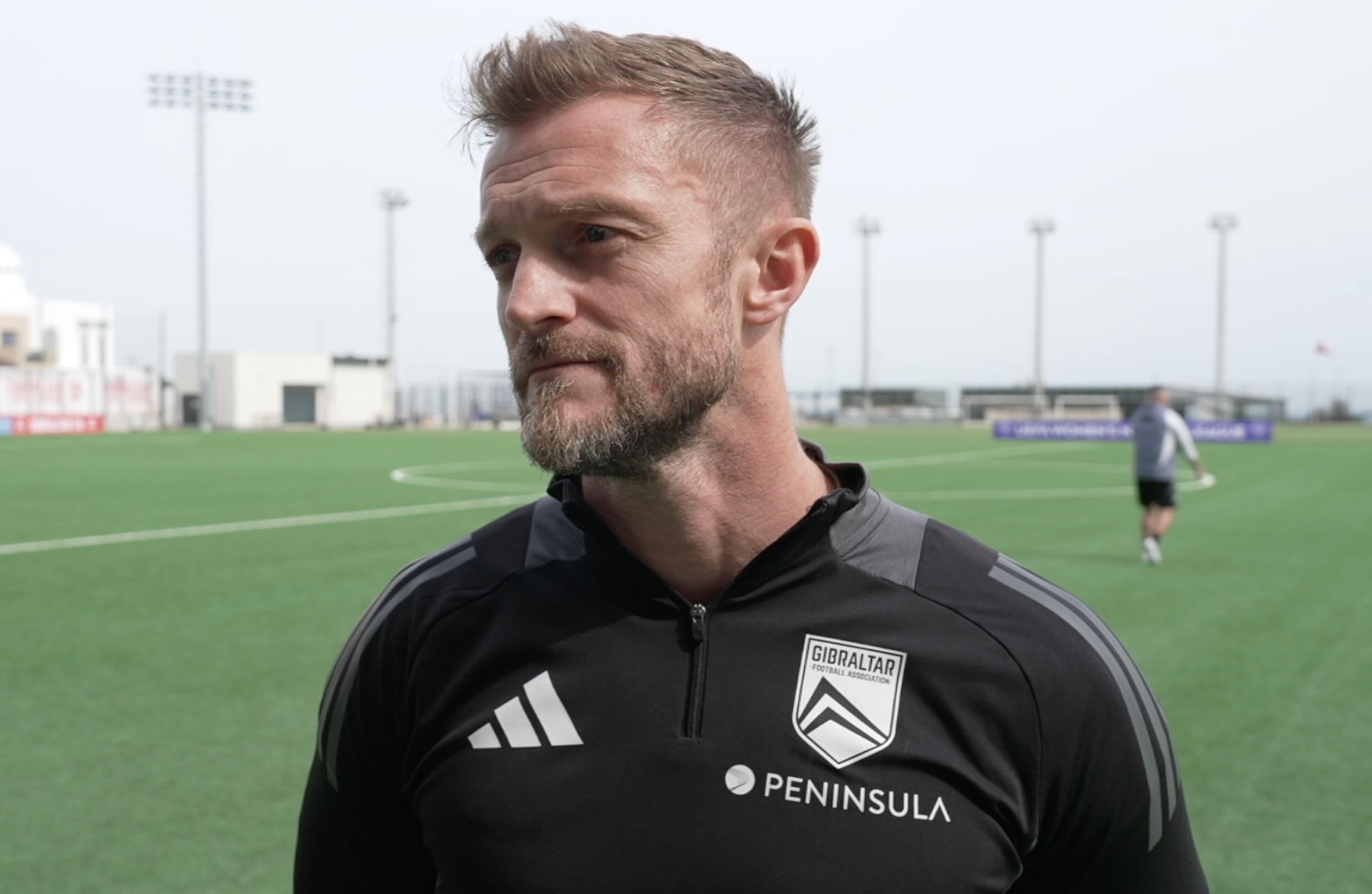 HLV dan mot luc hai doi tuyen quoc gia hinh anh