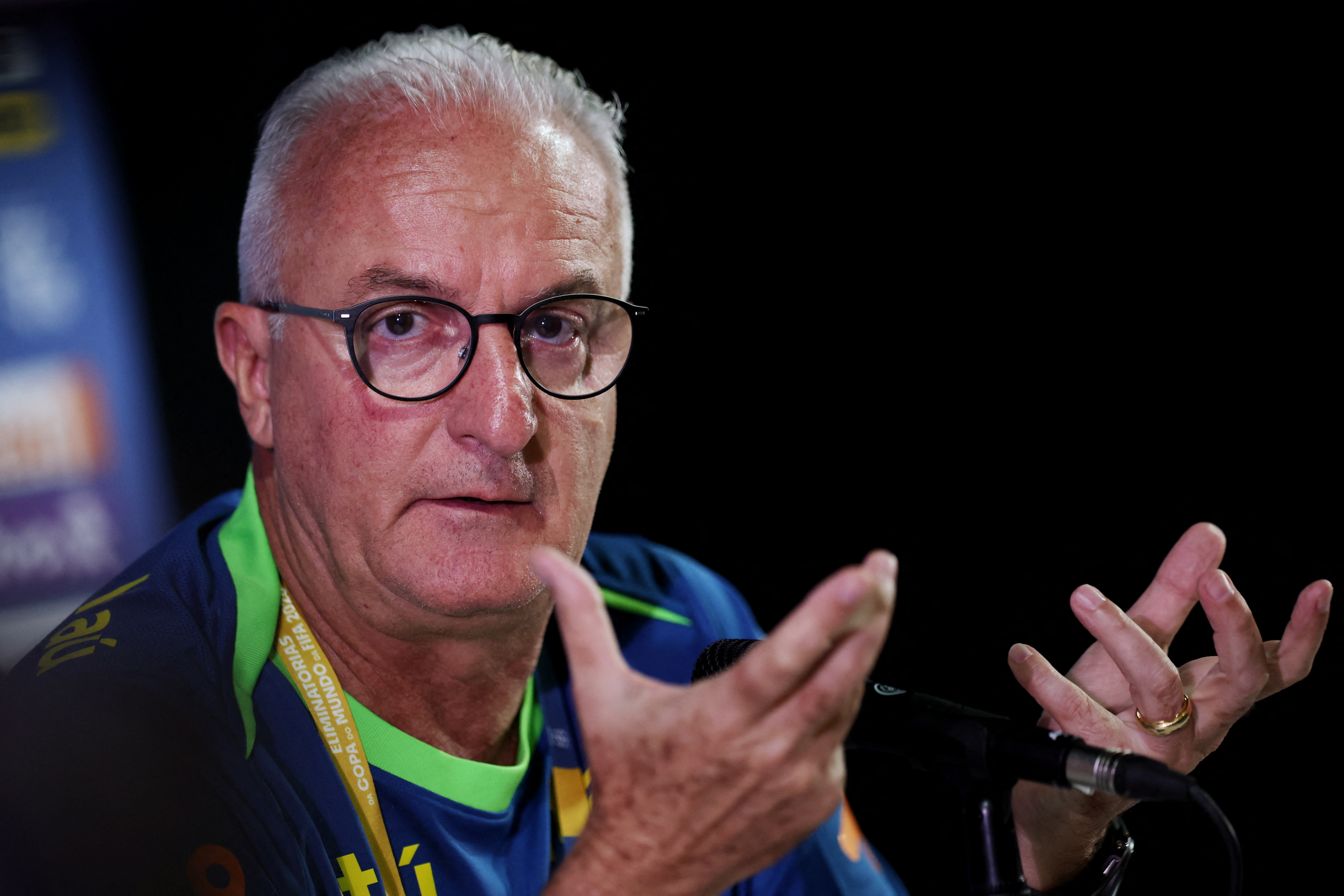 HLV Dorival Jr cua Brazil phai ra di hinh anh