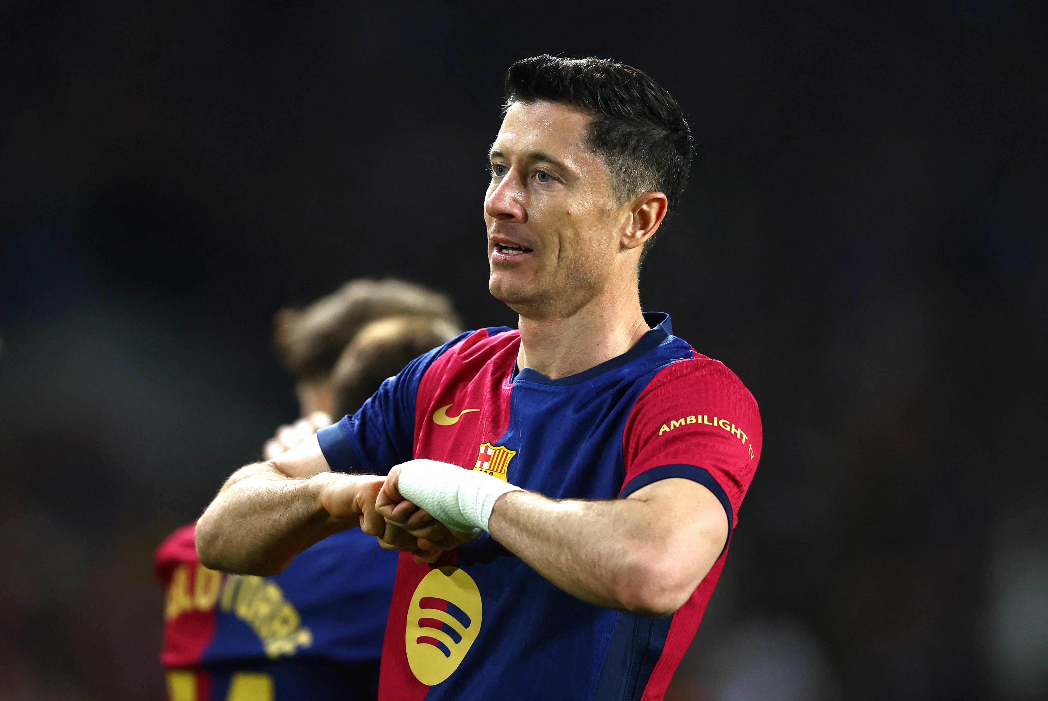 Lewandowski van la so mot o Barcelona hinh anh