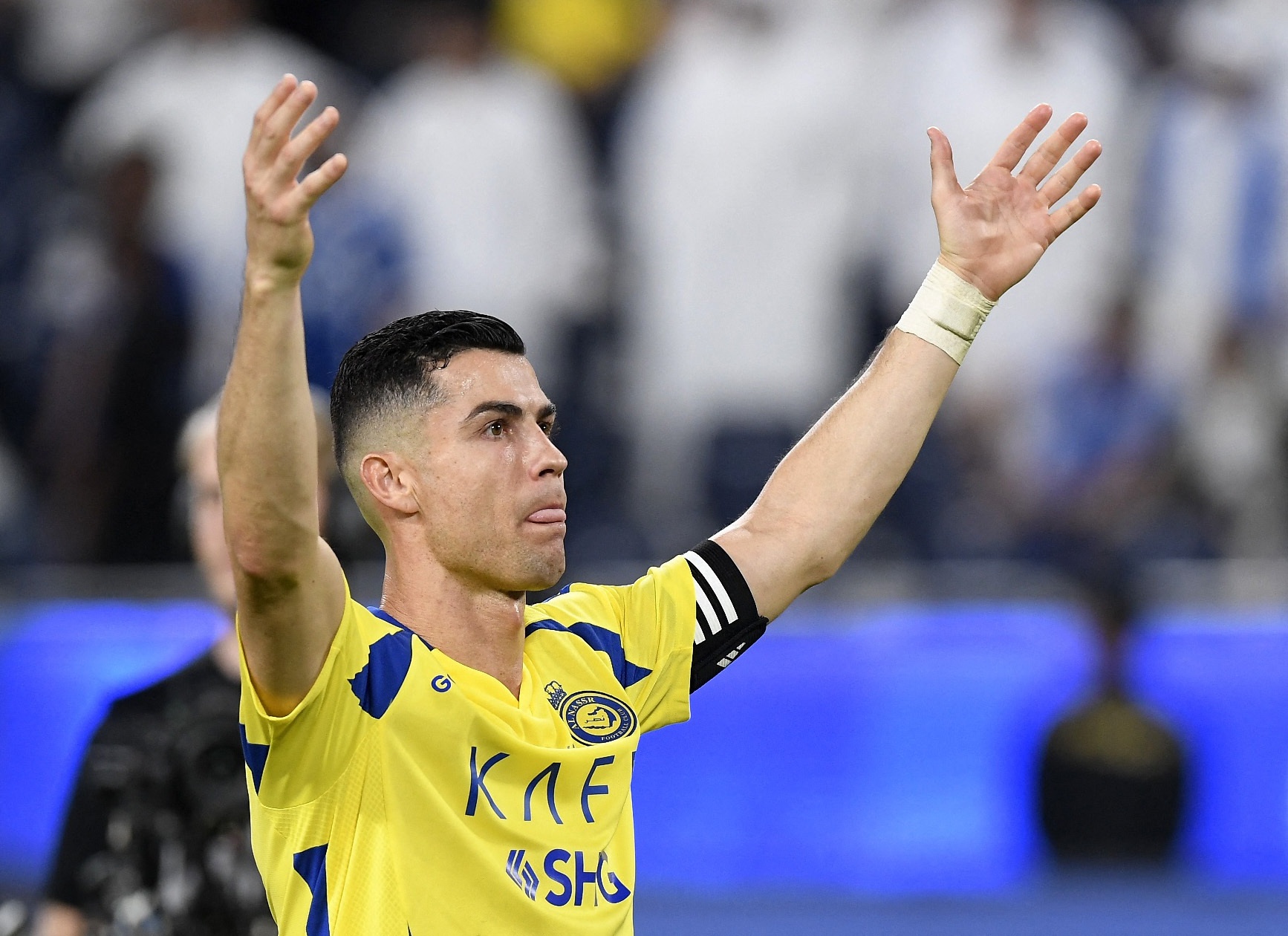 O lai Al Nassr, Ronaldo choi van co quyen luc hinh anh