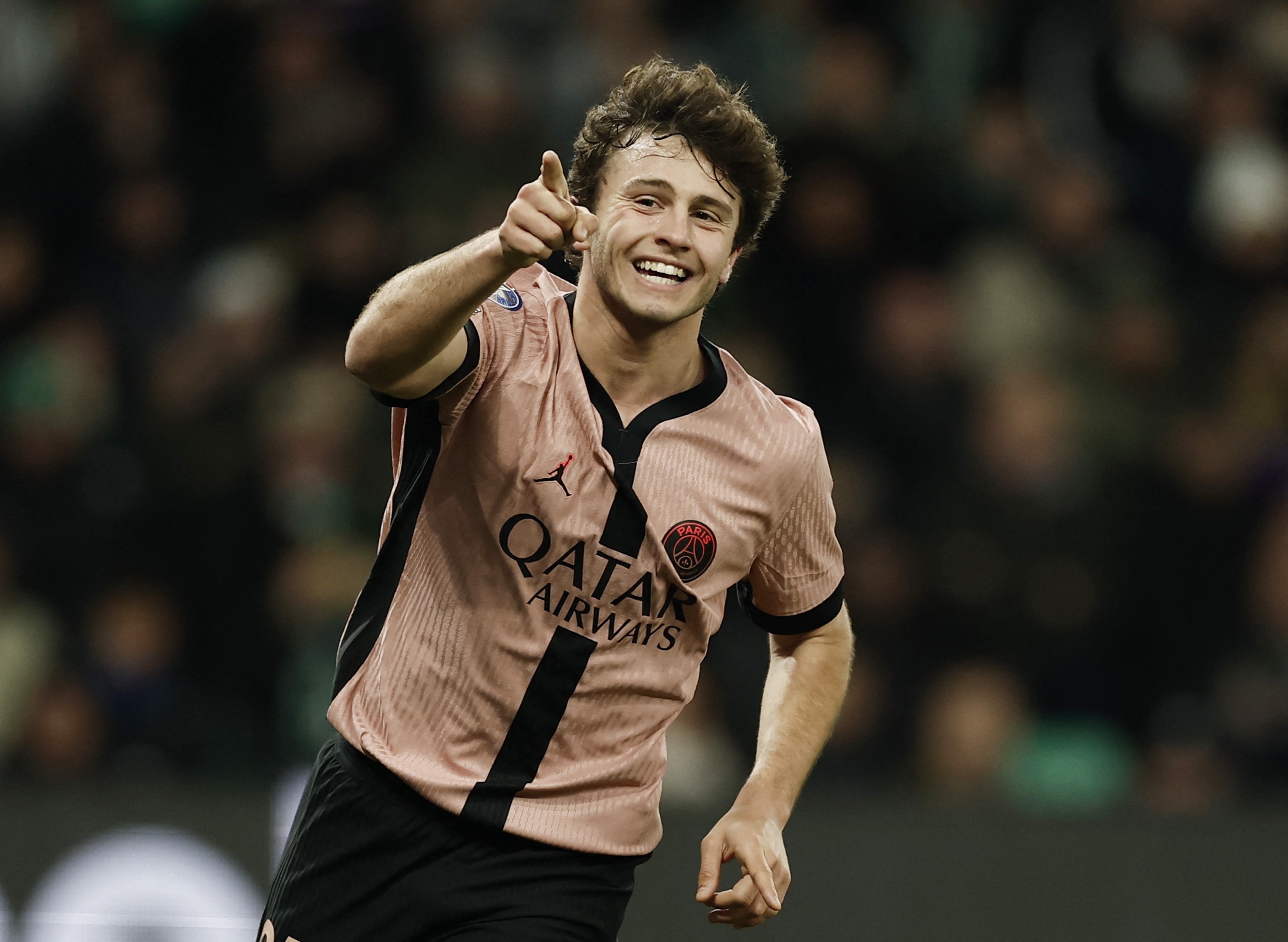 PSG dang co bo ba tien ve hay nhat chau Au hinh anh