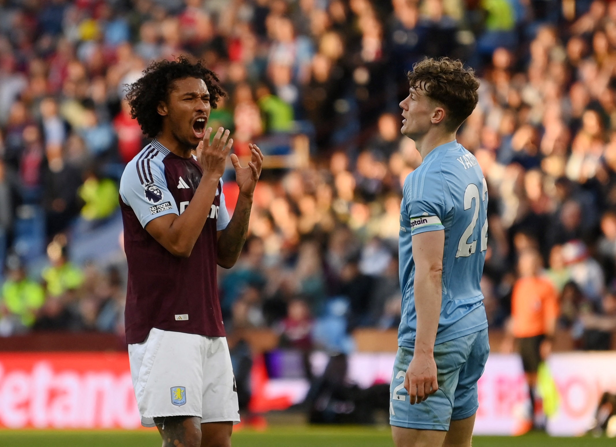 Aston Villa pha hoi nong vao gay Chelsea, Man City hinh anh