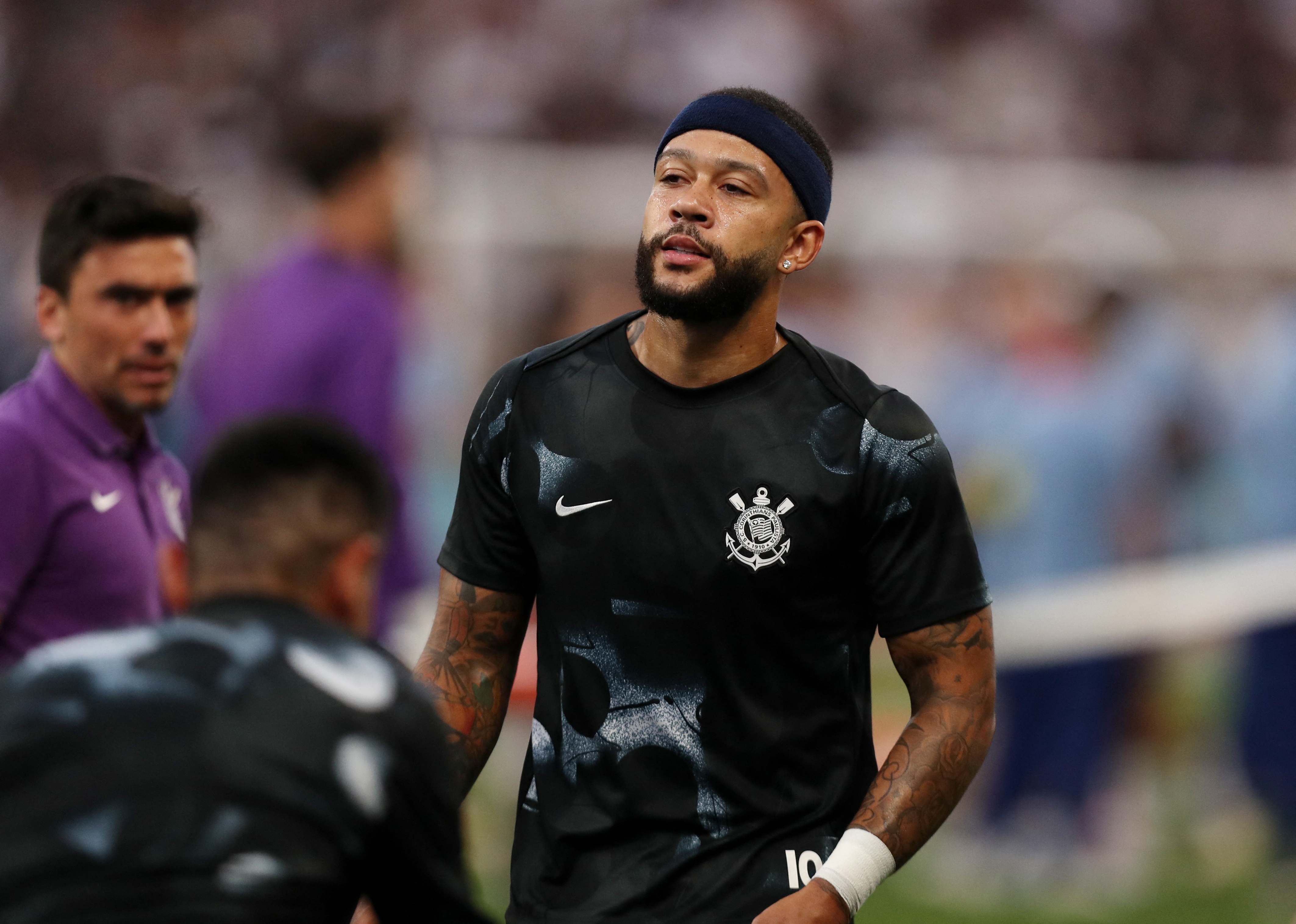 Depay phan ung sau khi giai dau bi doi luat hinh anh