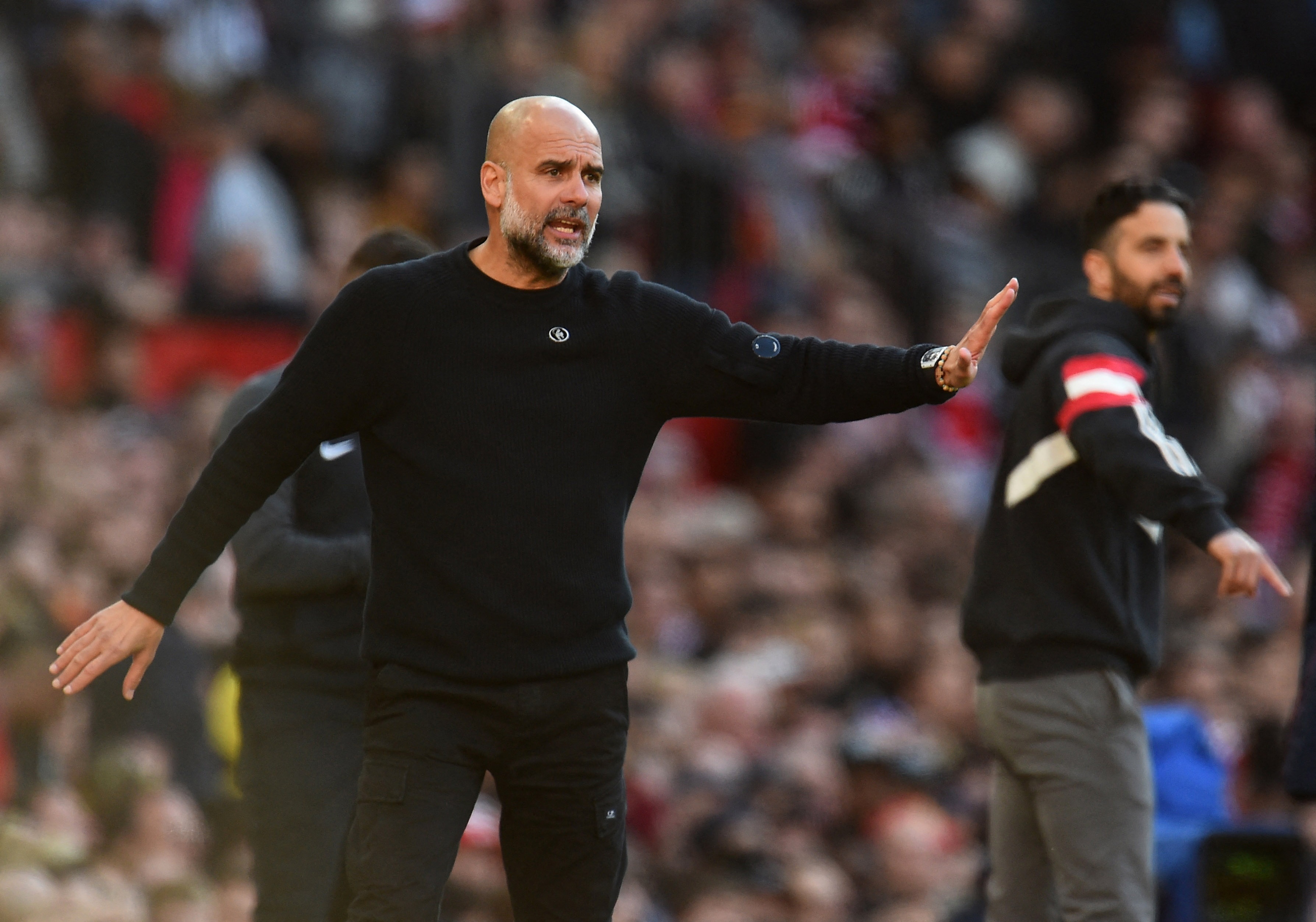 Pep phan no voi fan MU hinh anh