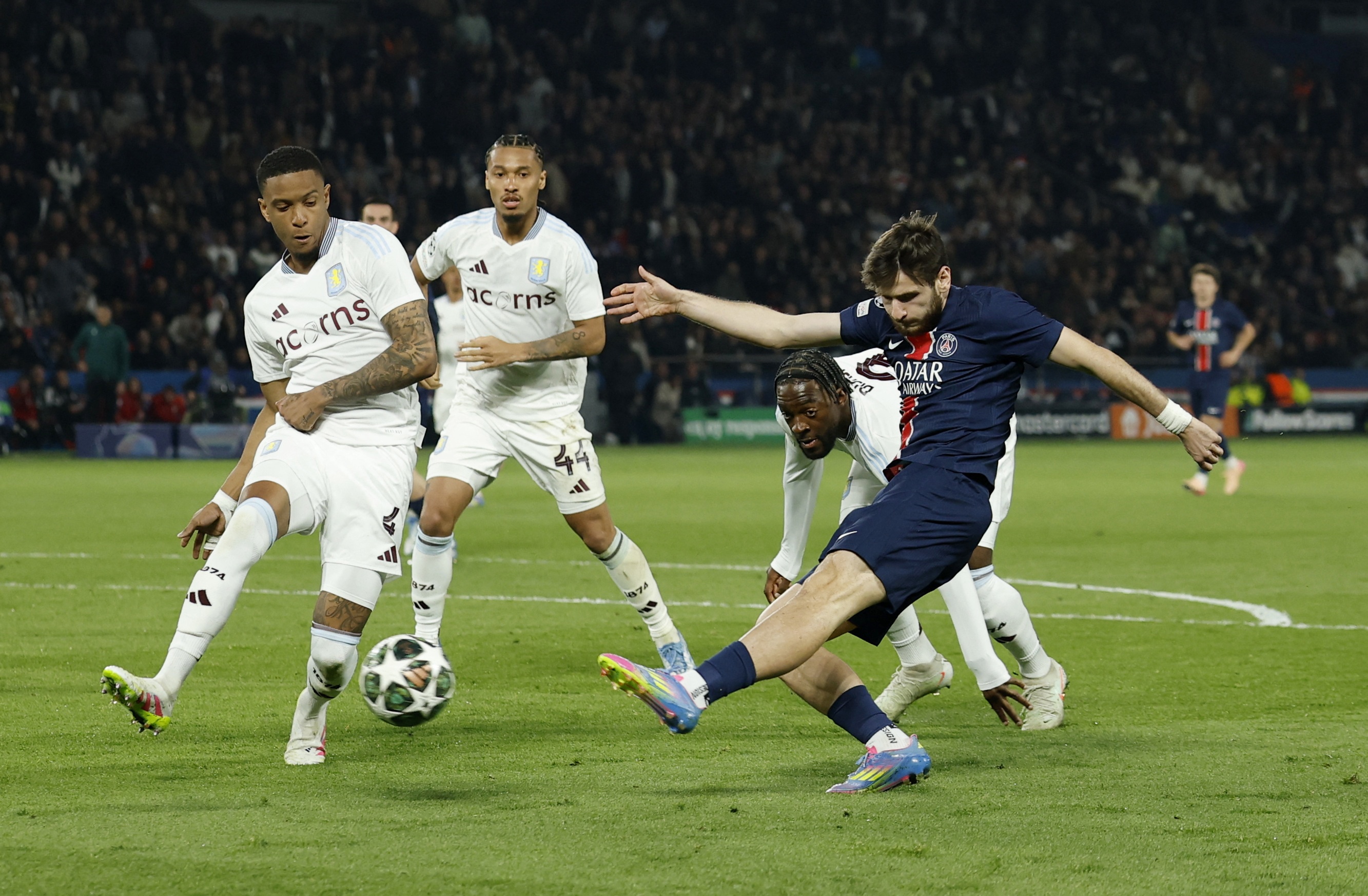 Ngoi sao 70 trieu euro cua PSG lam day song bong da the gioi hinh anh