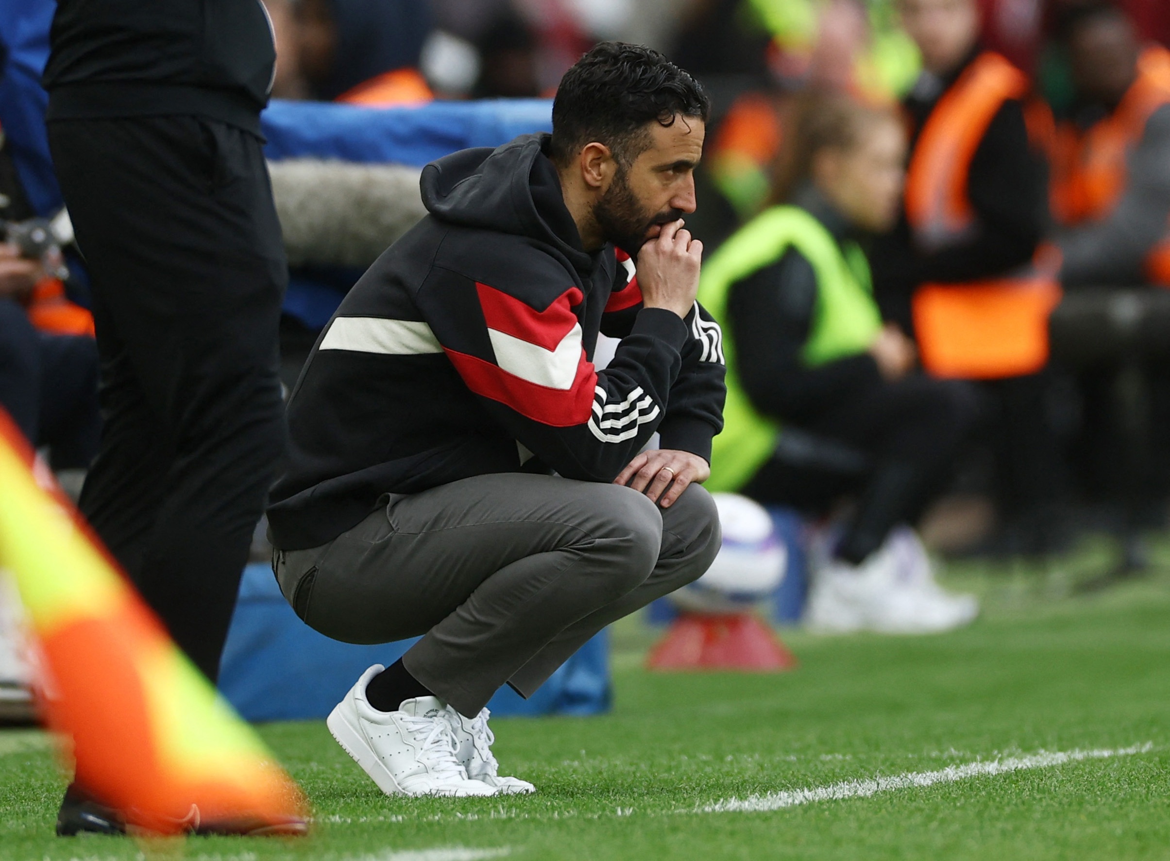 Amorim dat cuoc tat ca vao Europa League hinh anh