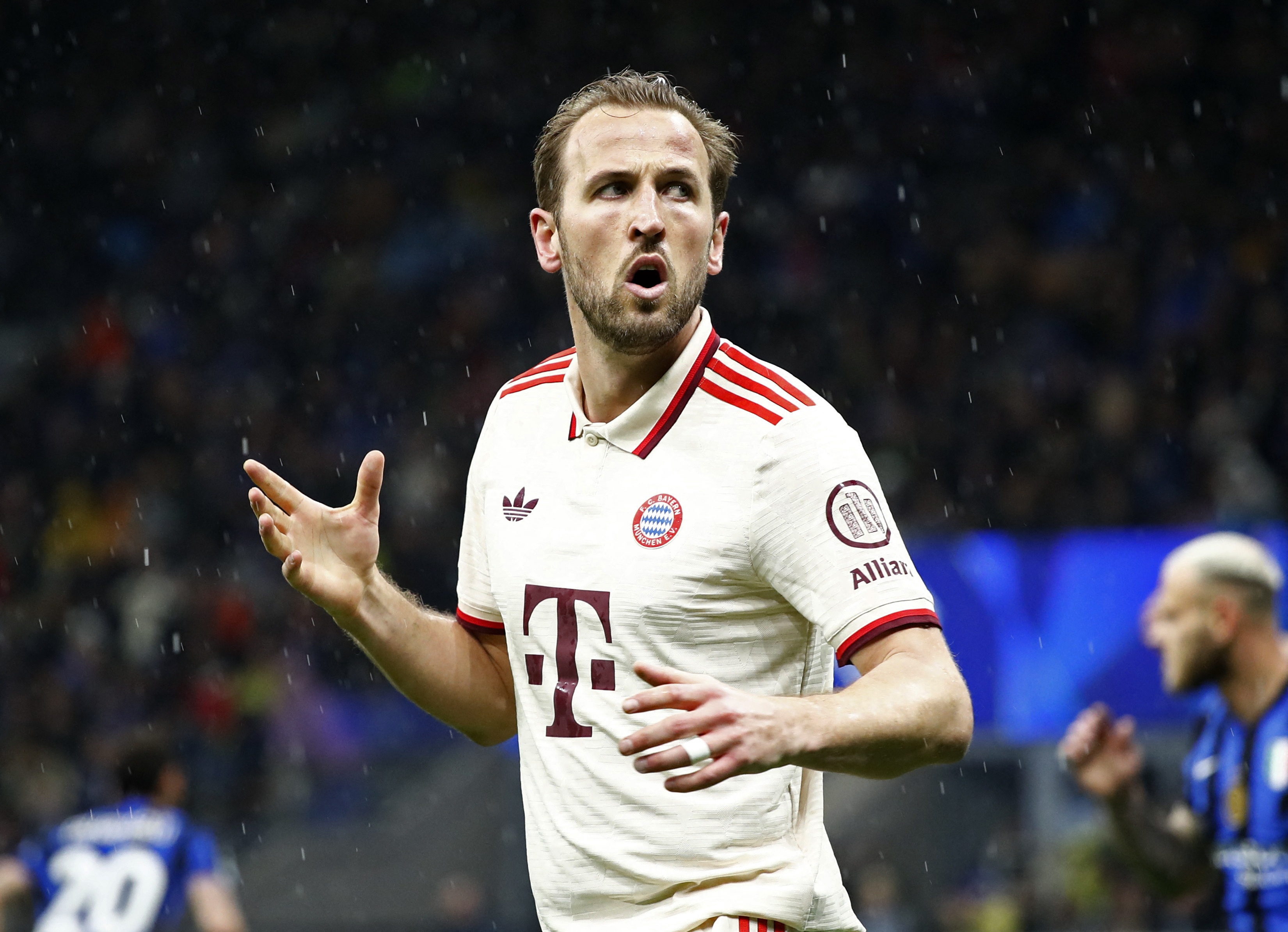 Bi kich bong da cua Kane hinh anh