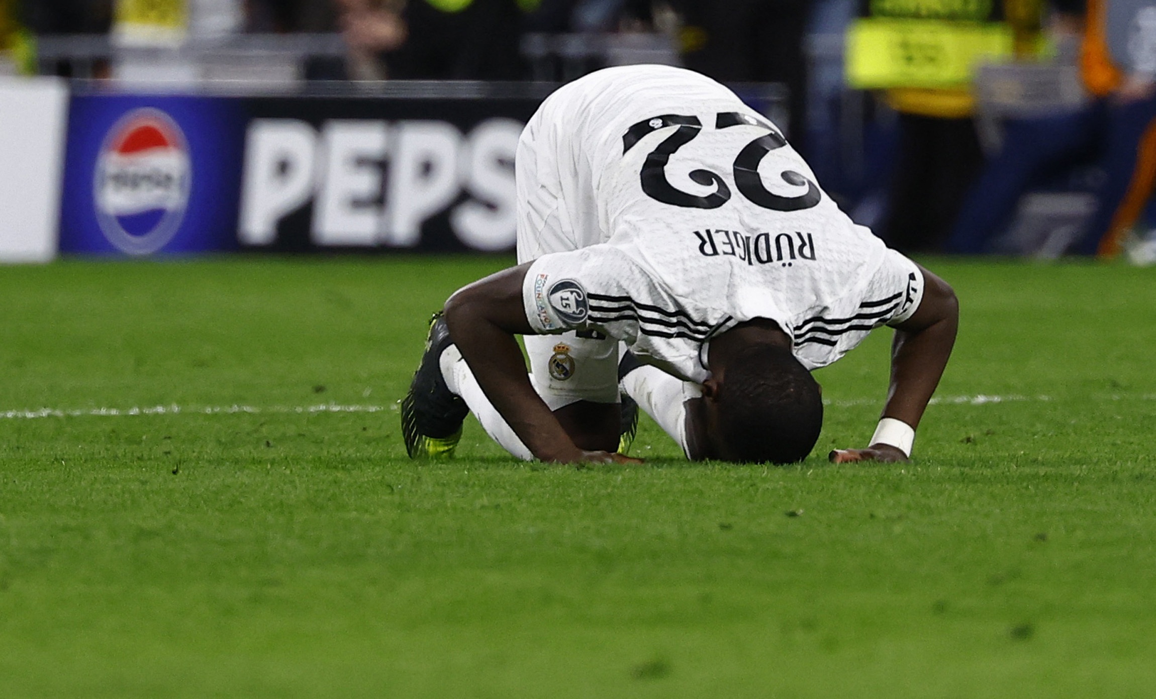 Real Madrid sai qua nhieu hinh anh