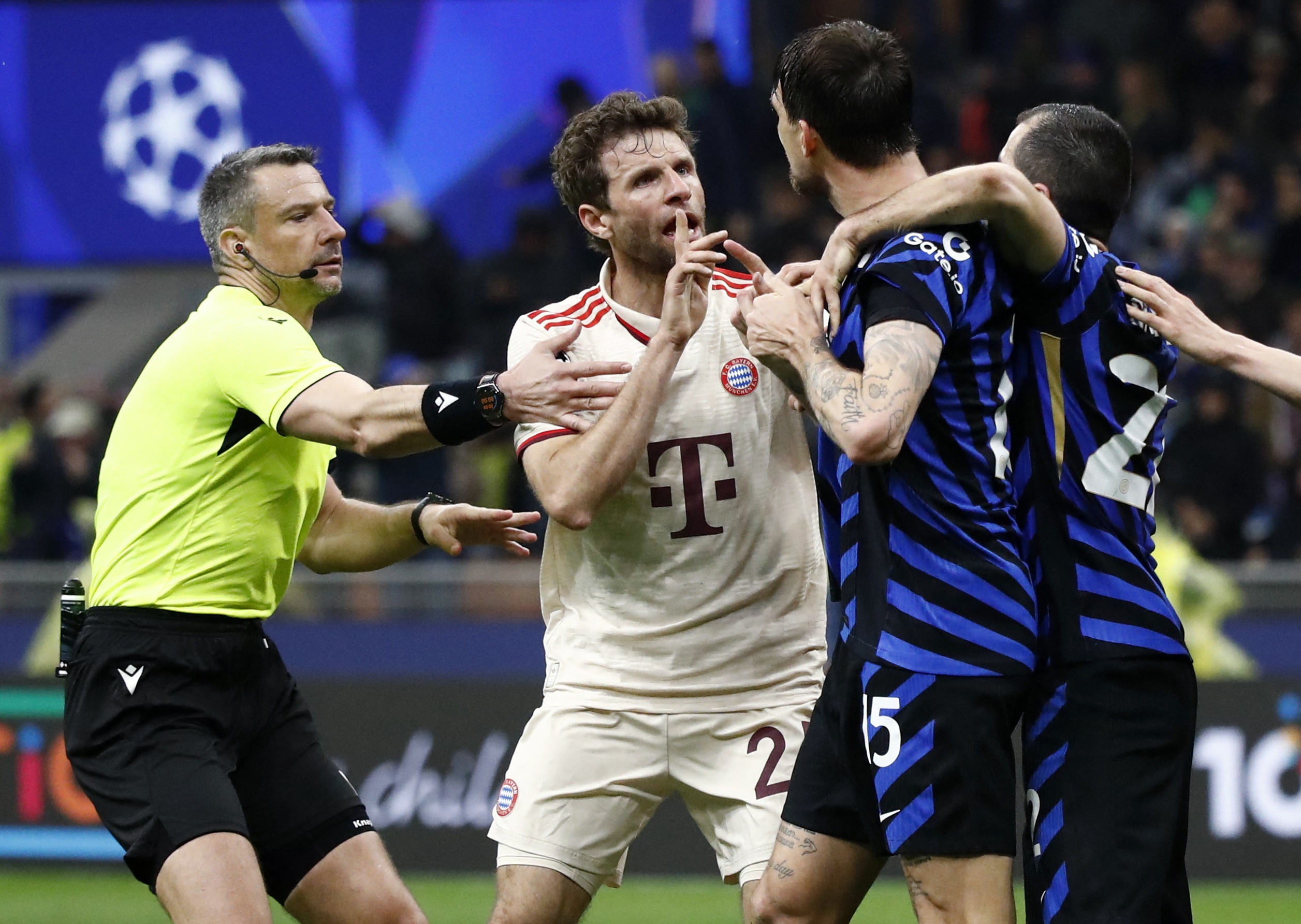 Ky nguyen moi cua bong da hinh anh