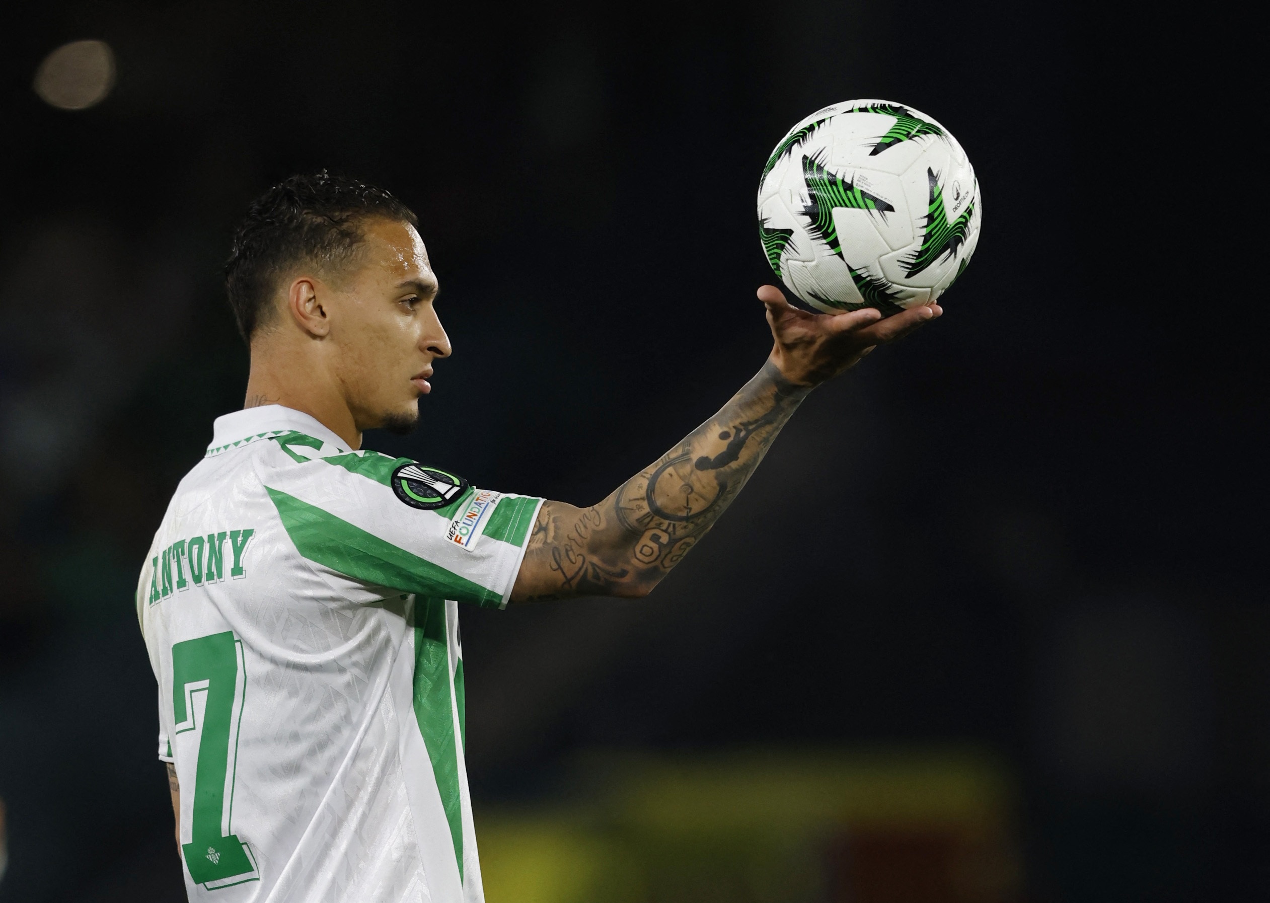 Antony dinh gia lai mon hang 100 trieu euro hinh anh