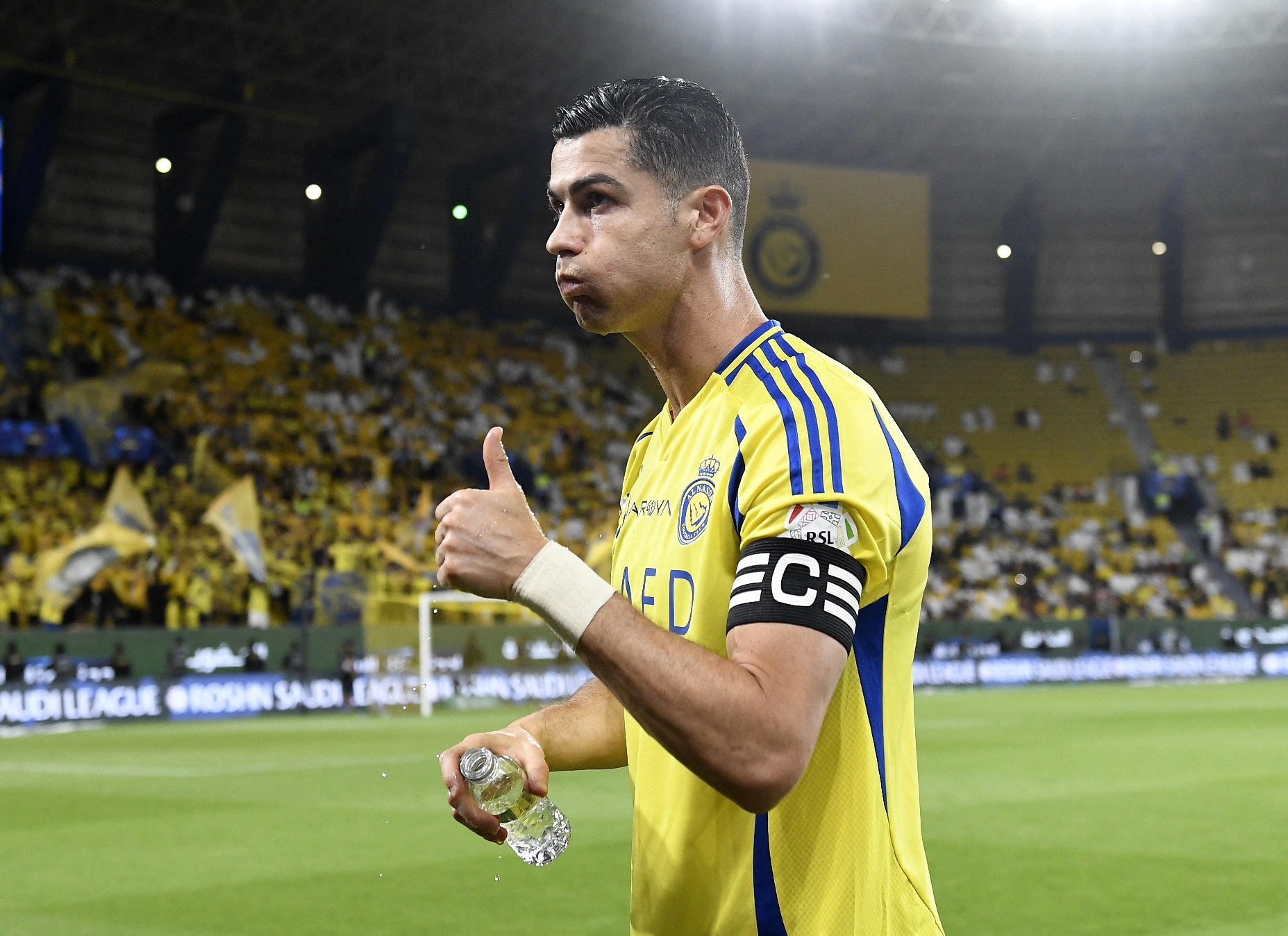 Ronaldo hao phong chi dam sau ky nghi duong sang chanh hinh anh