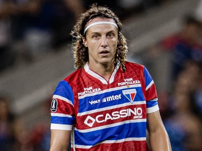 Dien mao gay soc cua David Luiz hinh anh