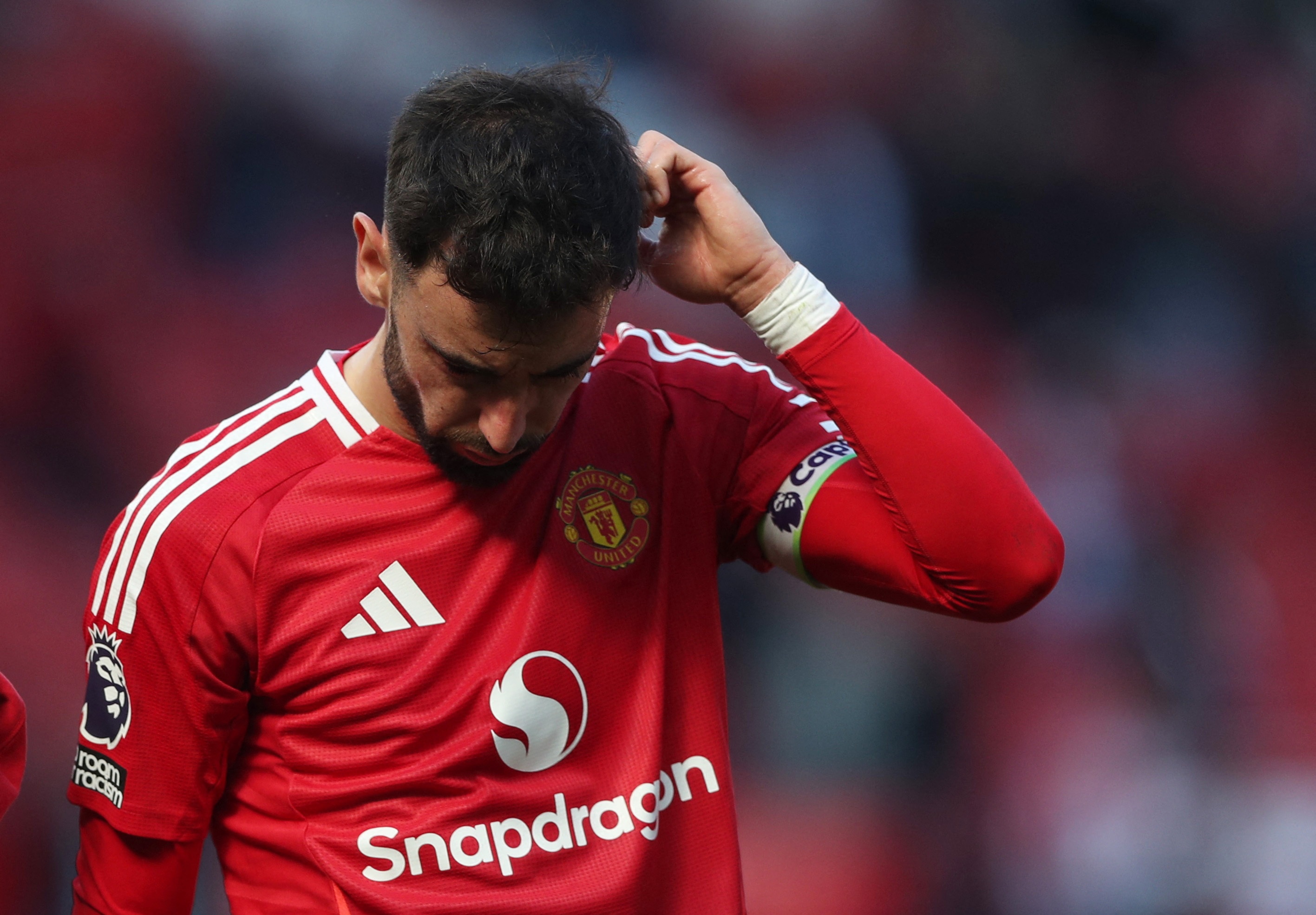 Con phu thuoc Fernandes, MU con lun bai hinh anh